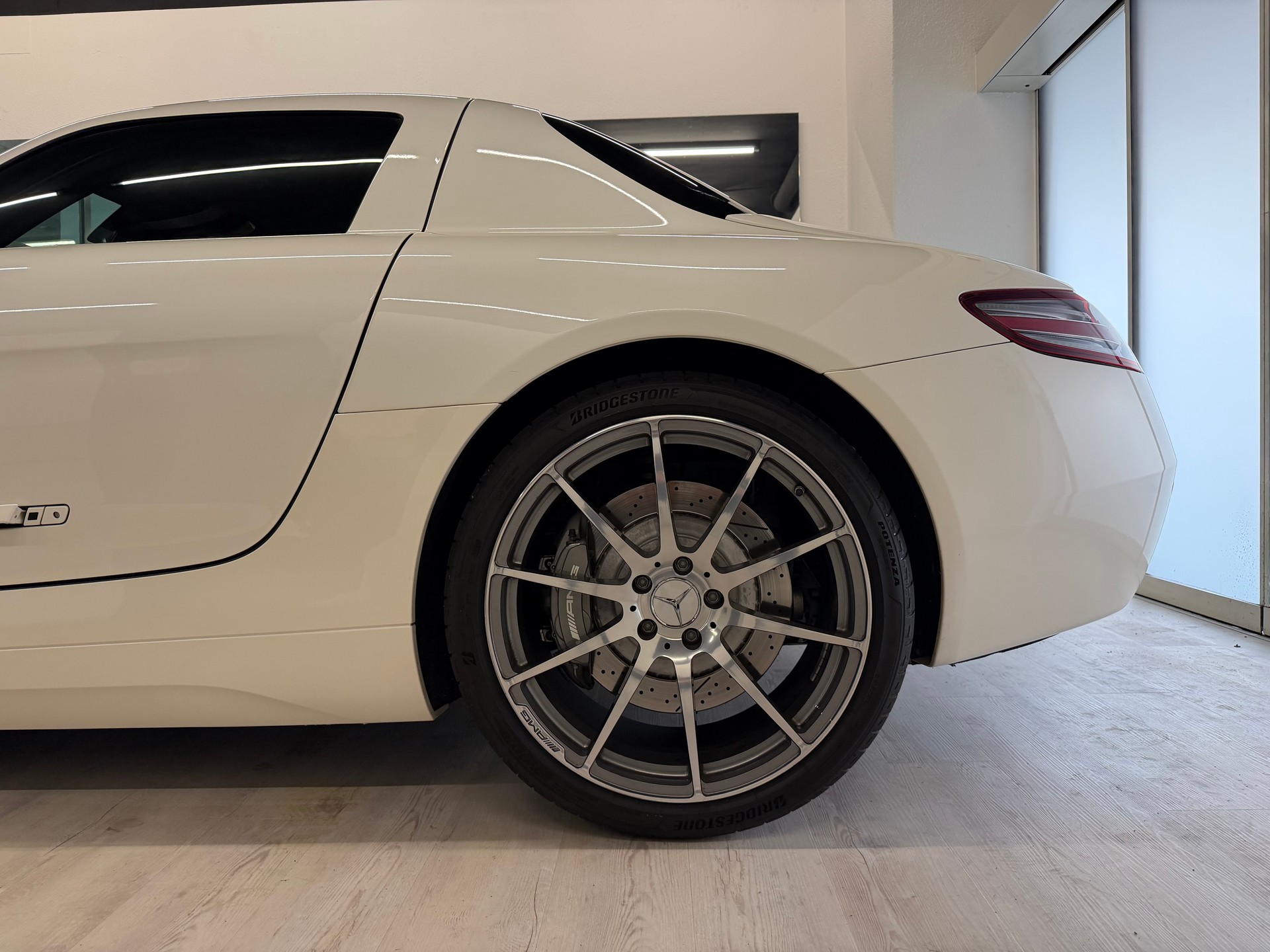 MERCEDES-BENZ SLS 63 AMG Speedshift-image-7