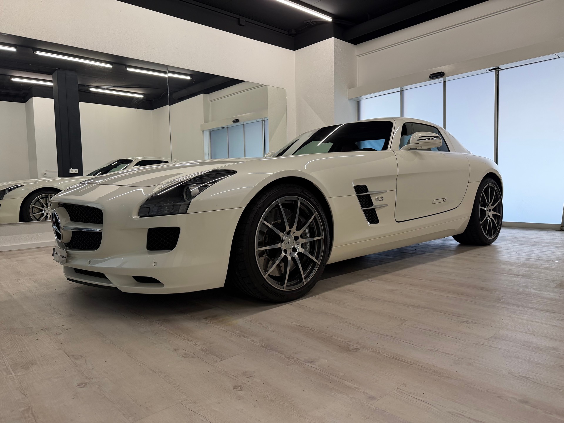 MERCEDES-BENZ SLS 63 AMG Speedshift-image-13