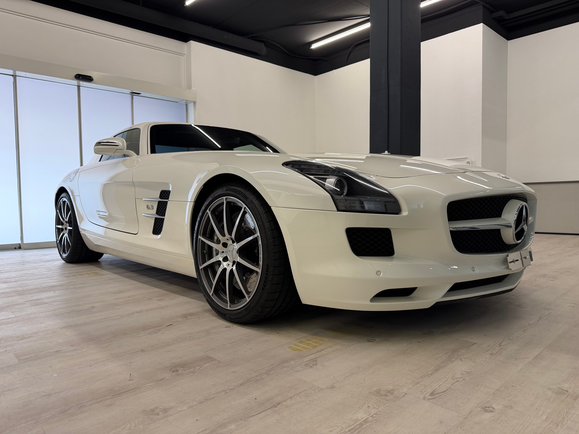 MERCEDES-BENZ SLS 63 AMG Speedshift-image-12