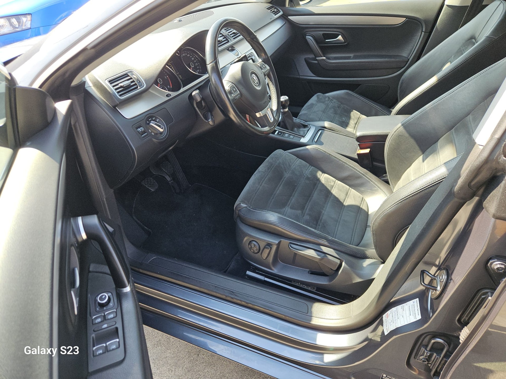 VW Passat CC 2.0 TDI BlueMotion Technology-image-11