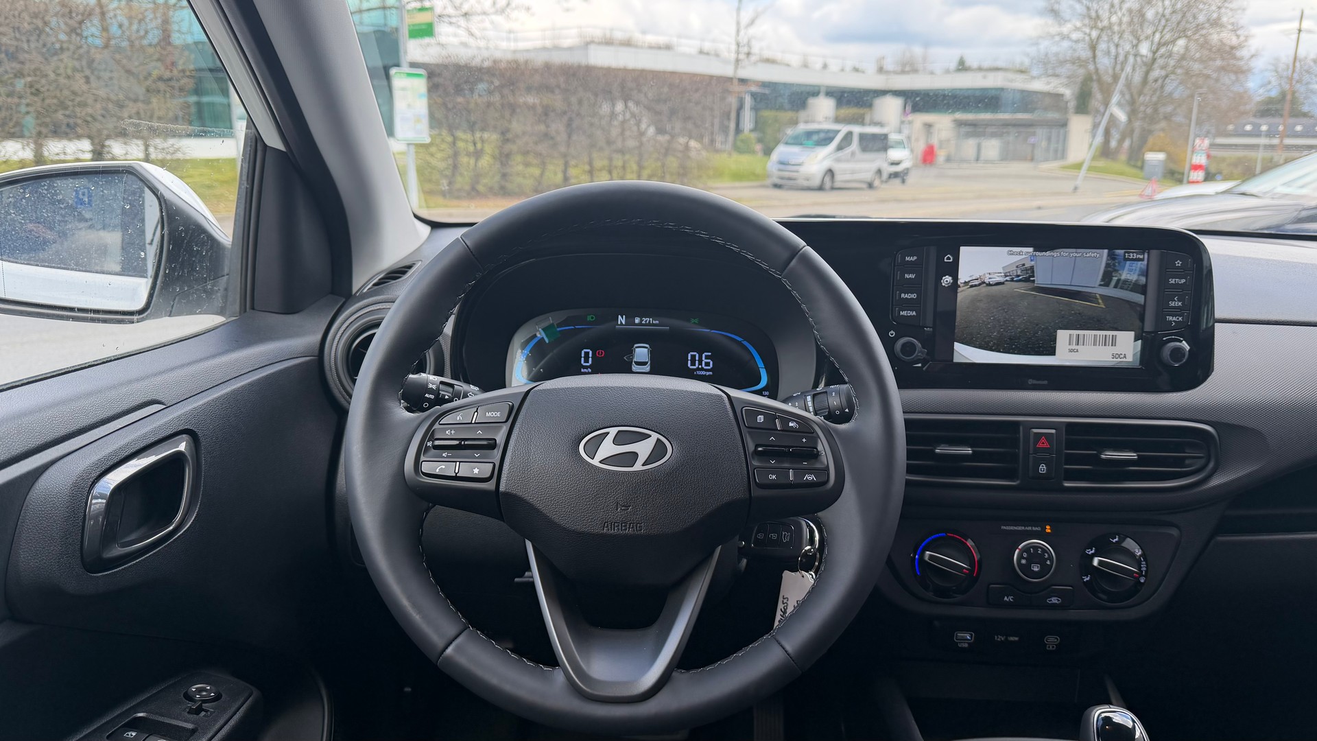 HYUNDAI i10 1.2 Amplia Aut.-image-6