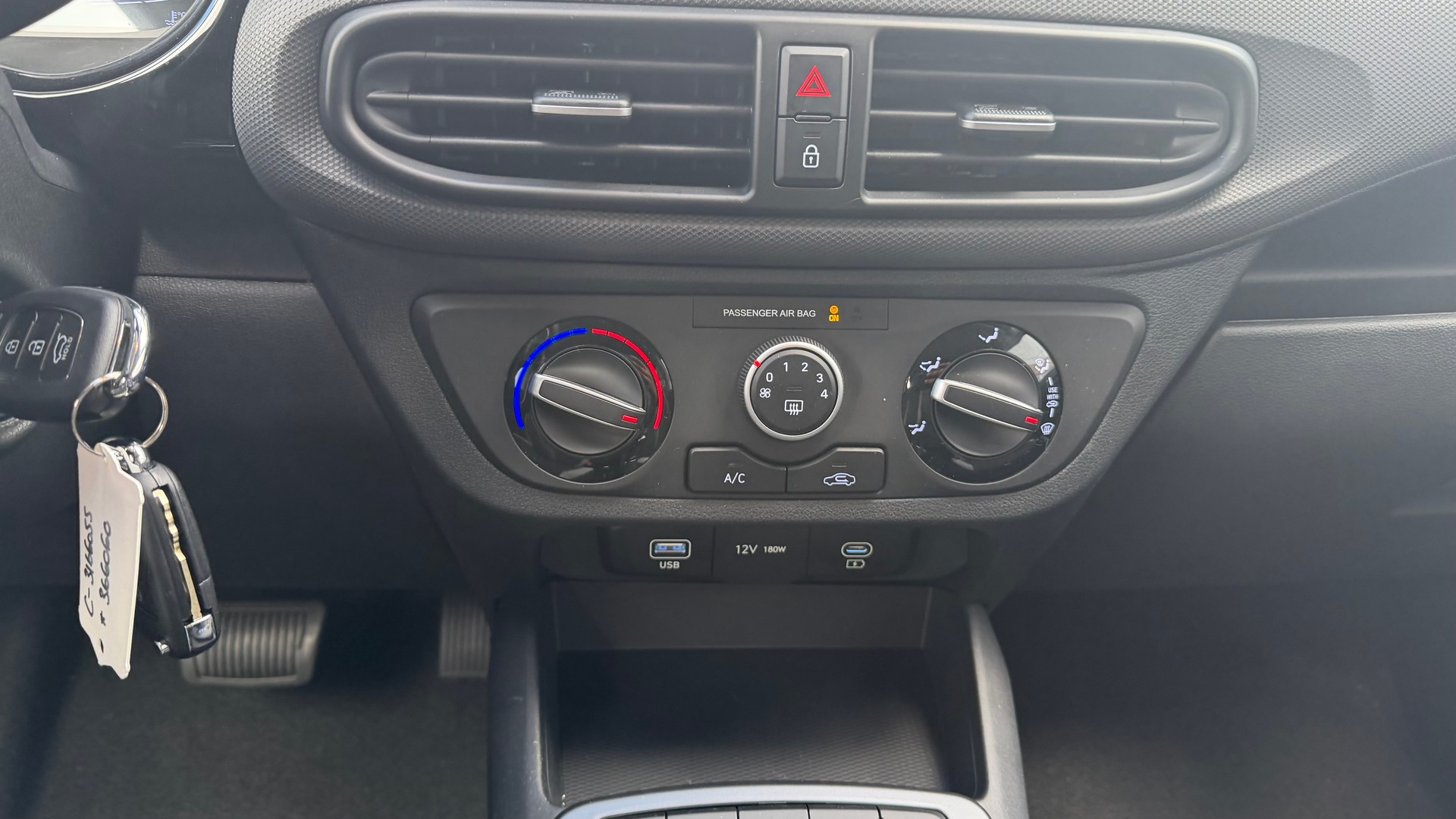 HYUNDAI i10 1.2 Amplia Aut.-image-8