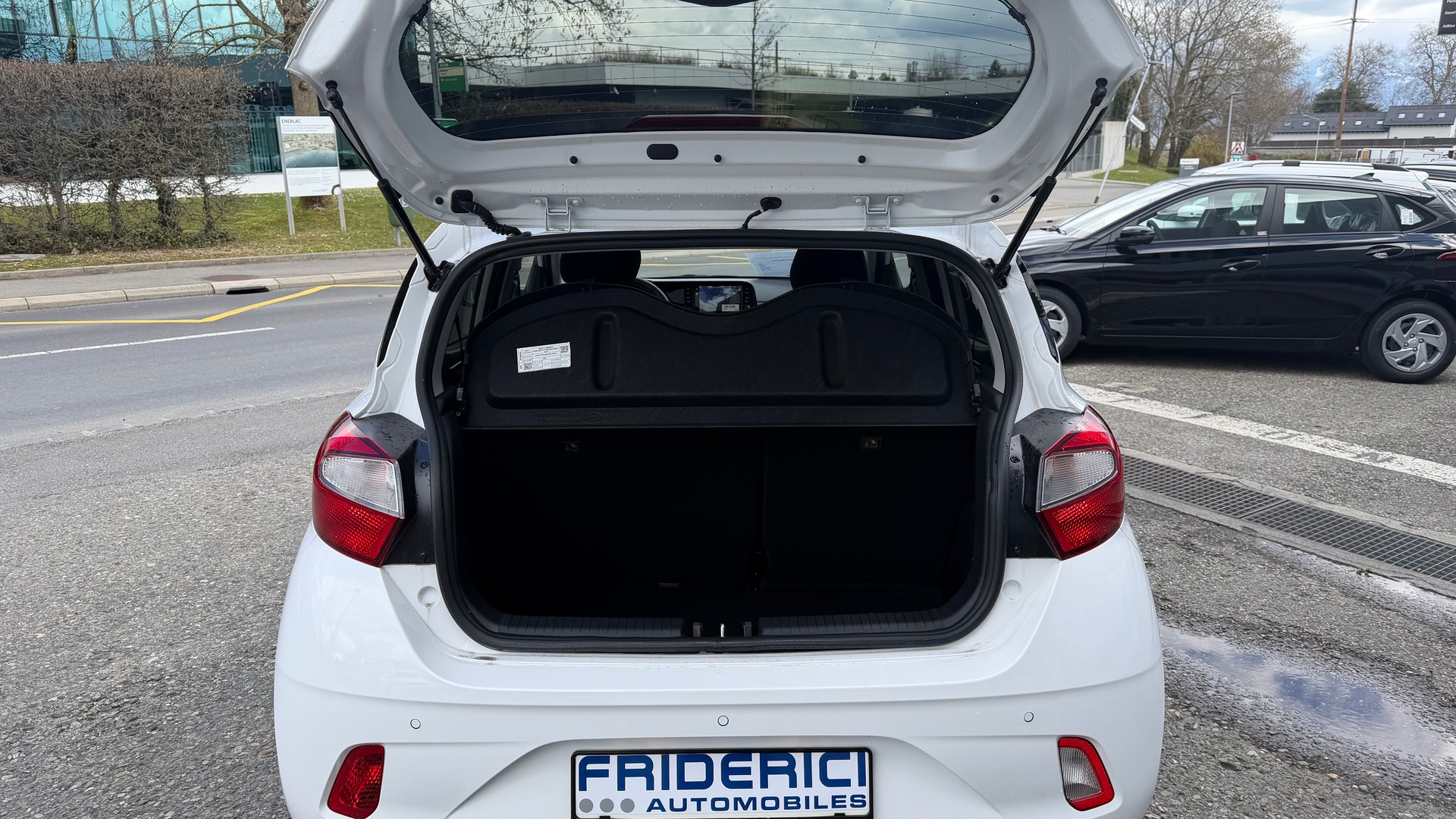 HYUNDAI i10 1.2 Amplia Aut.-image-13