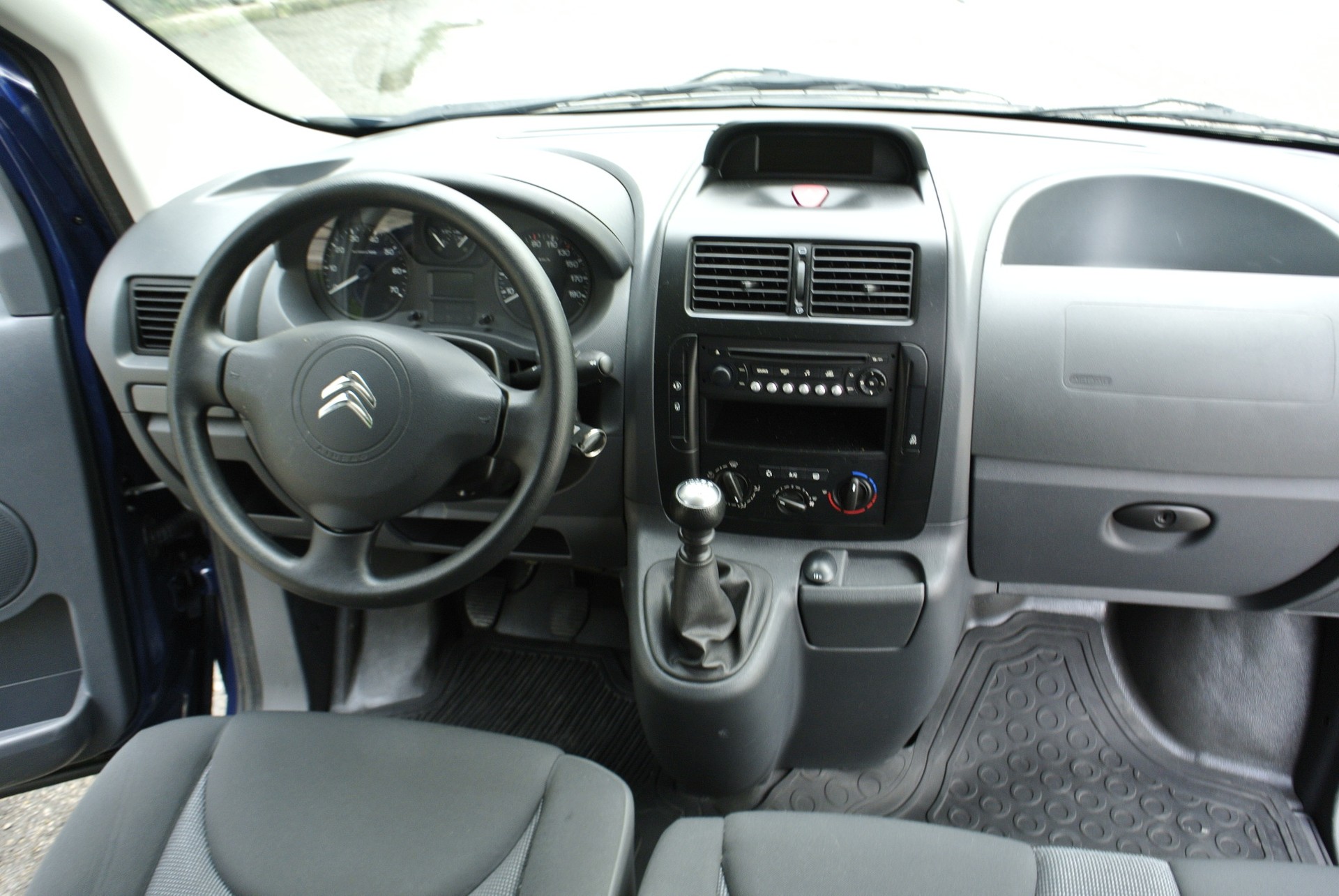 CITROEN Jumpy 2.0 HDi L2H1 Attraction-image-23