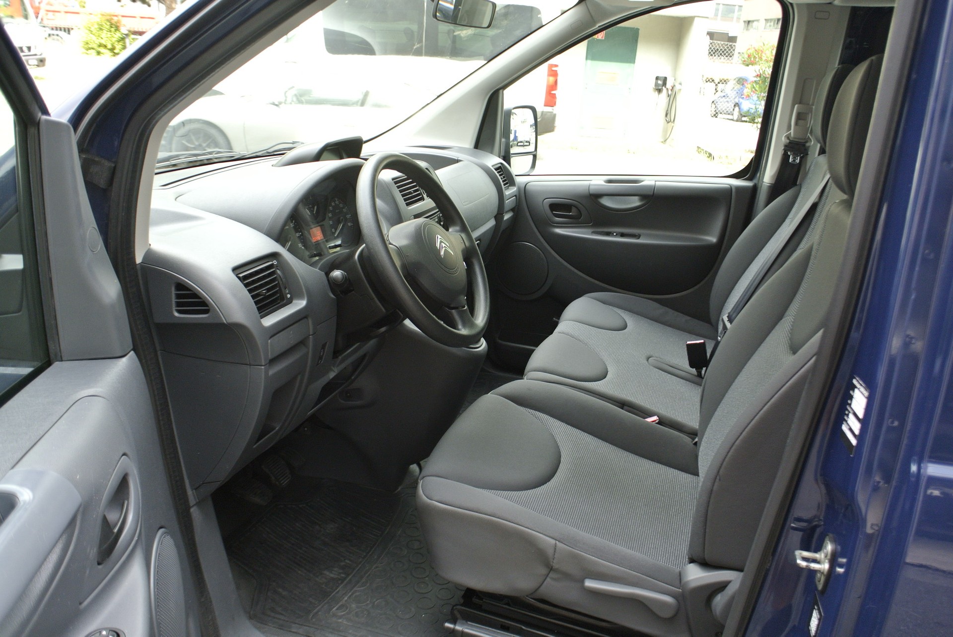 CITROEN Jumpy 2.0 HDi L2H1 Attraction-image-12