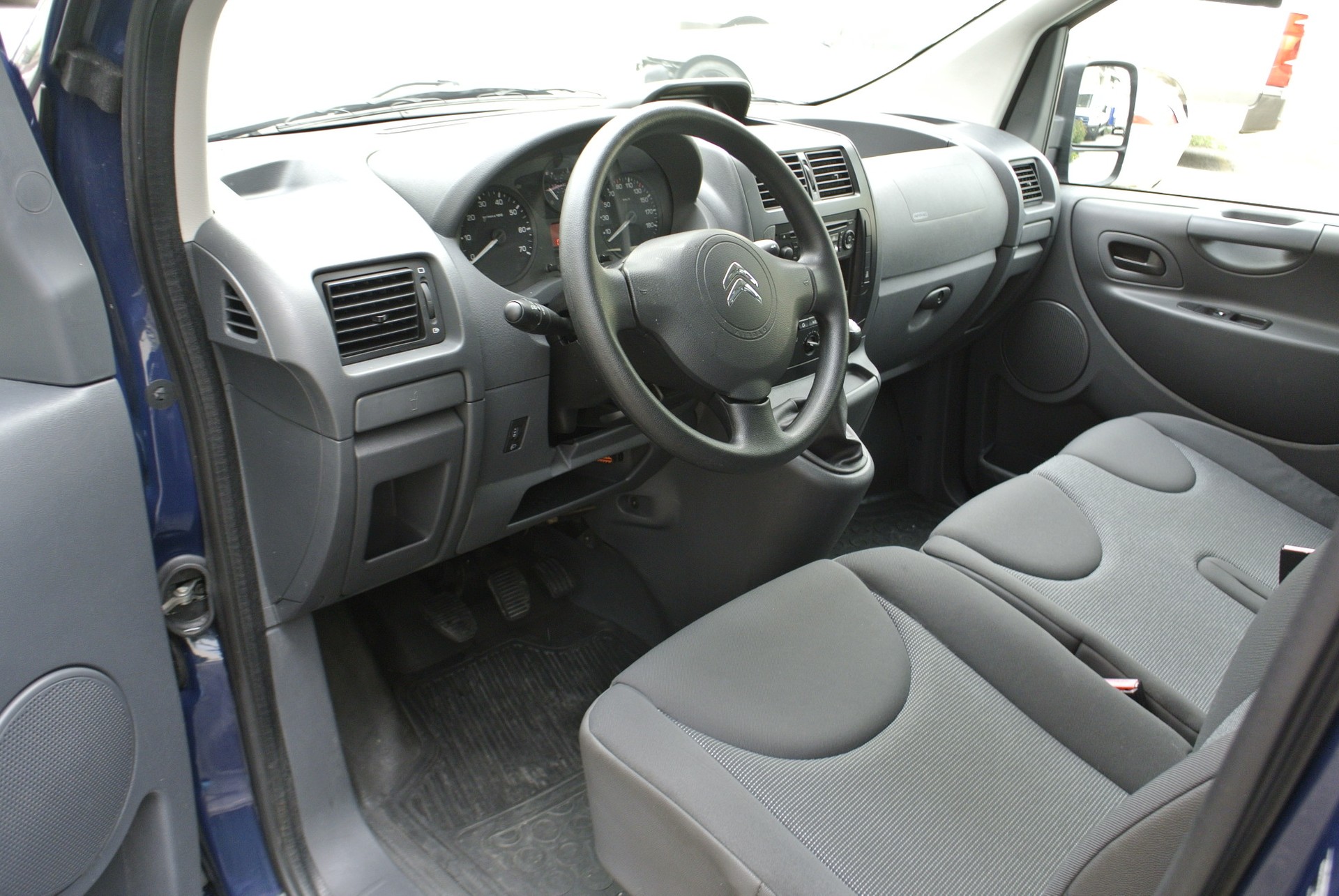 CITROEN Jumpy 2.0 HDi L2H1 Attraction-image-14