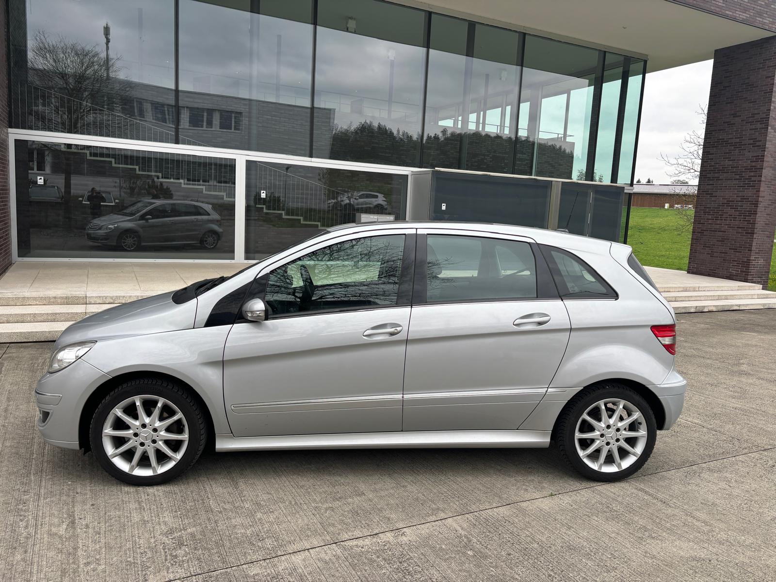 MERCEDES-BENZ B 200 T-image-6