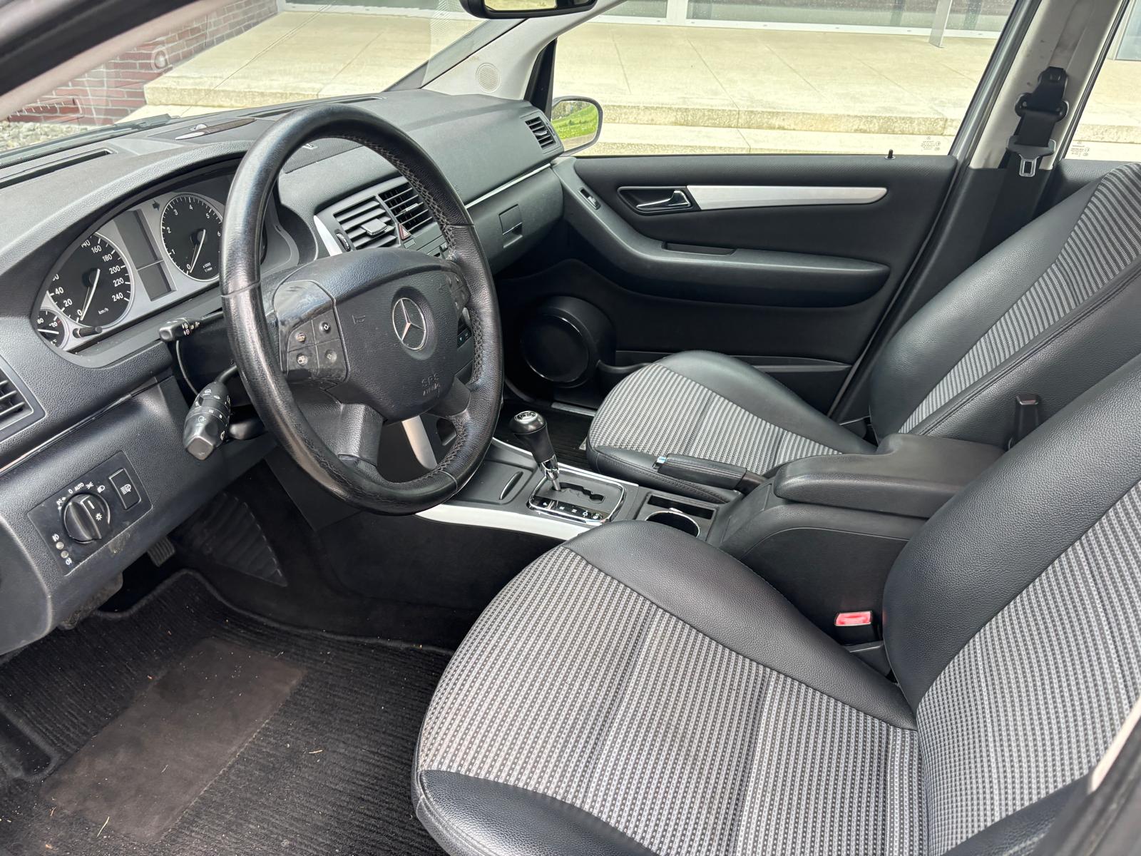 MERCEDES-BENZ B 200 T-image-9