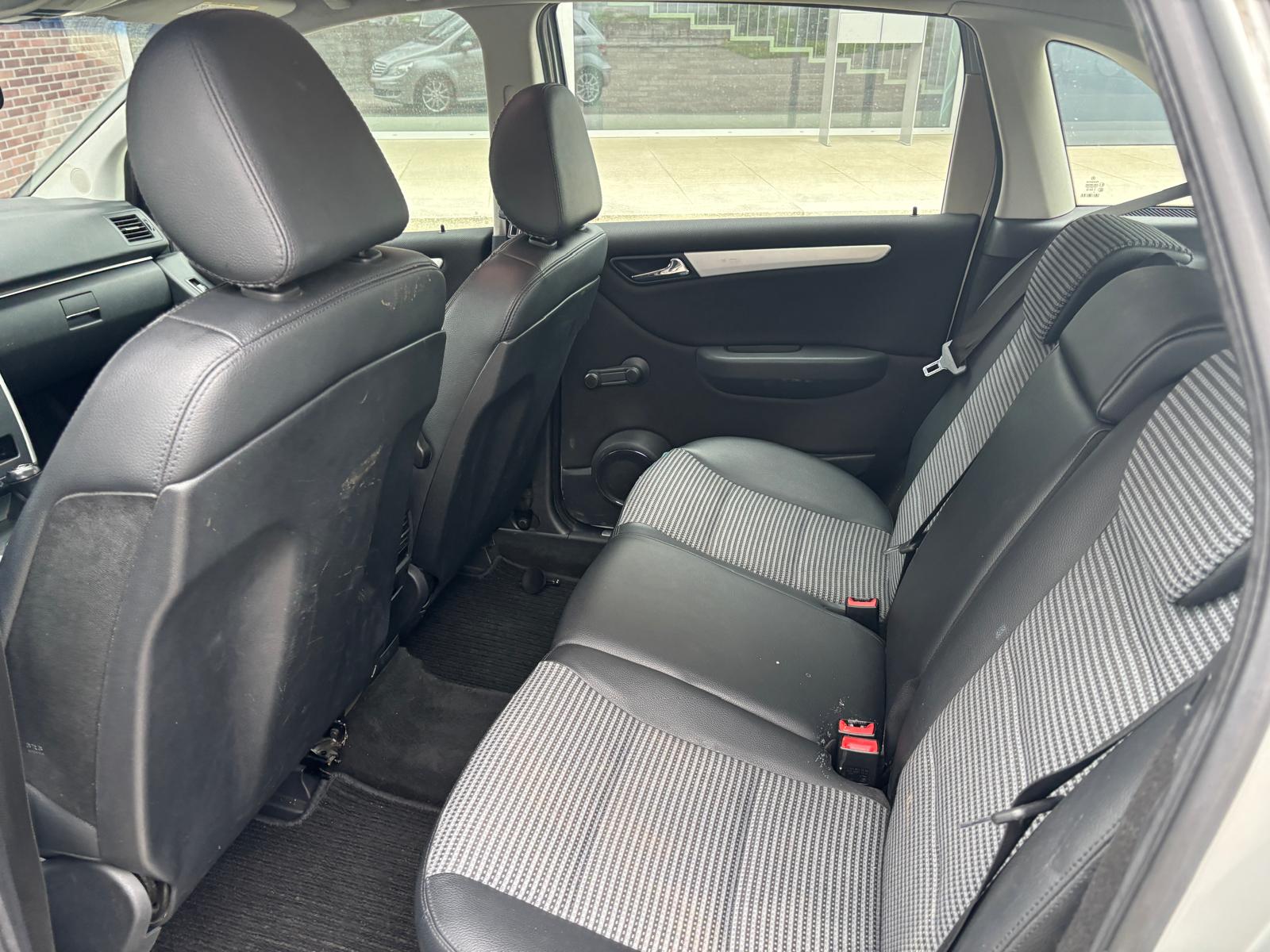 MERCEDES-BENZ B 200 T-image-10