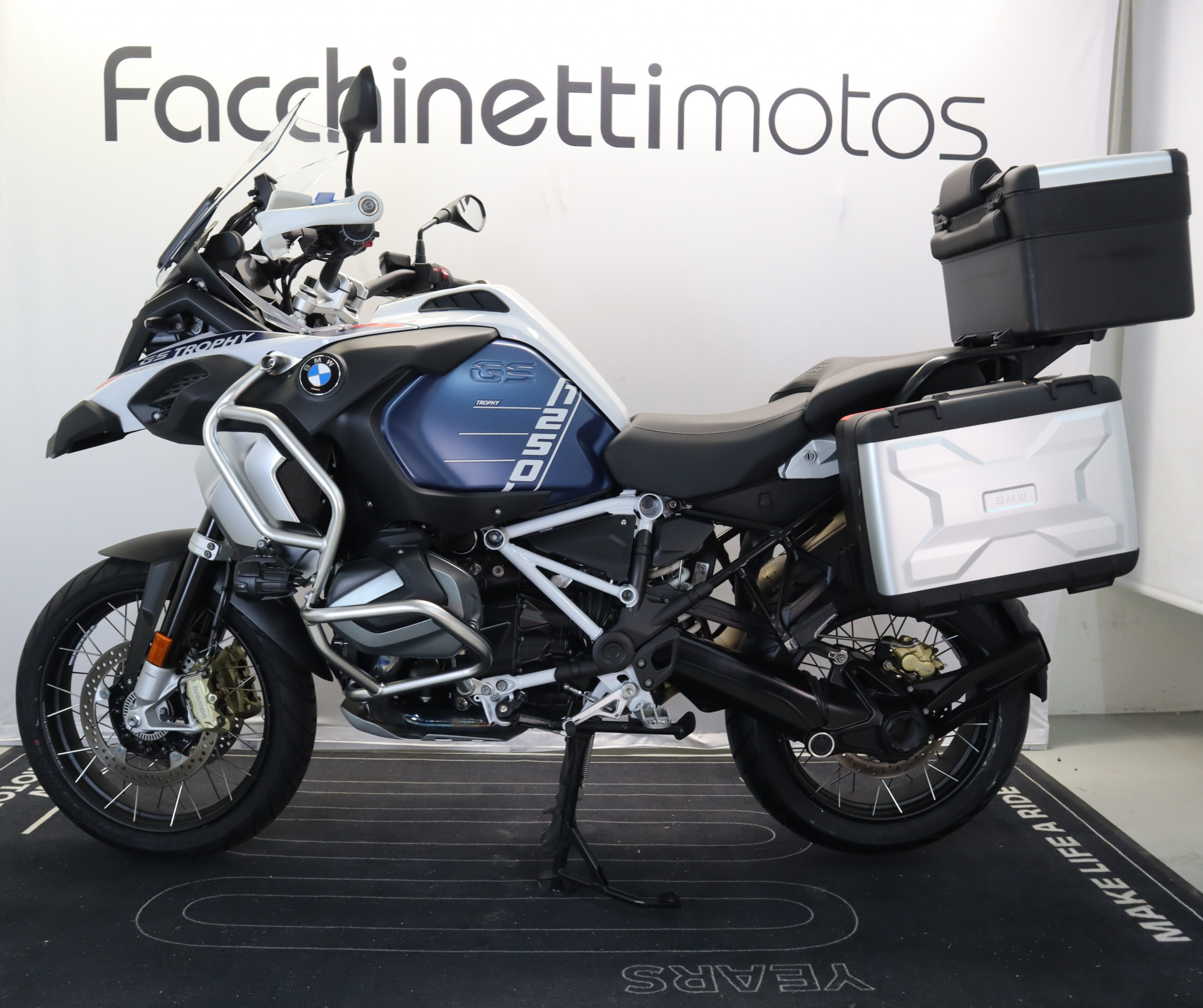 BMW R 1250 GS Adventure Trophy-showroom-element-1
