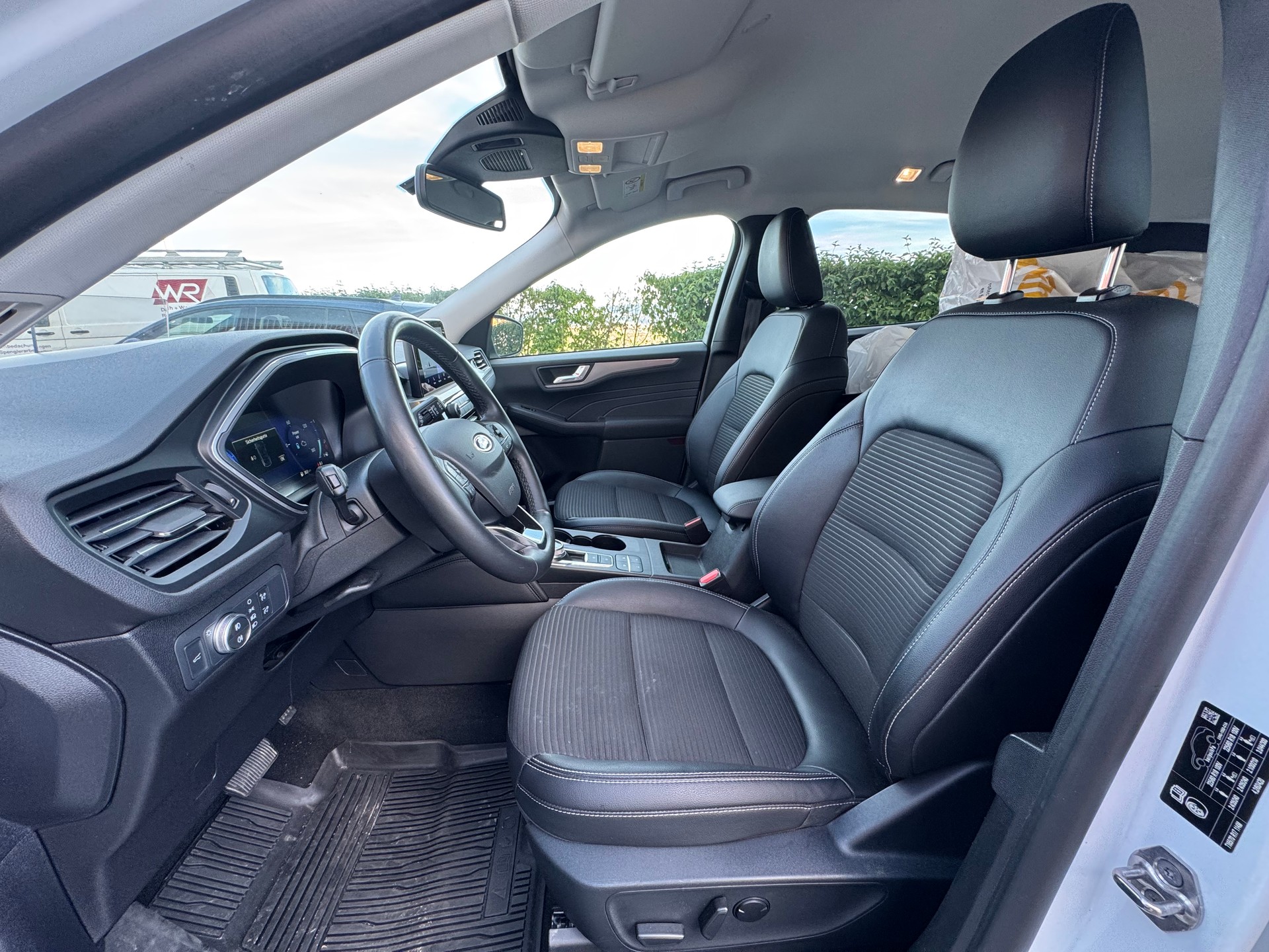 FORD Kuga 2.5 FHEV Titanium 4WD-image-7