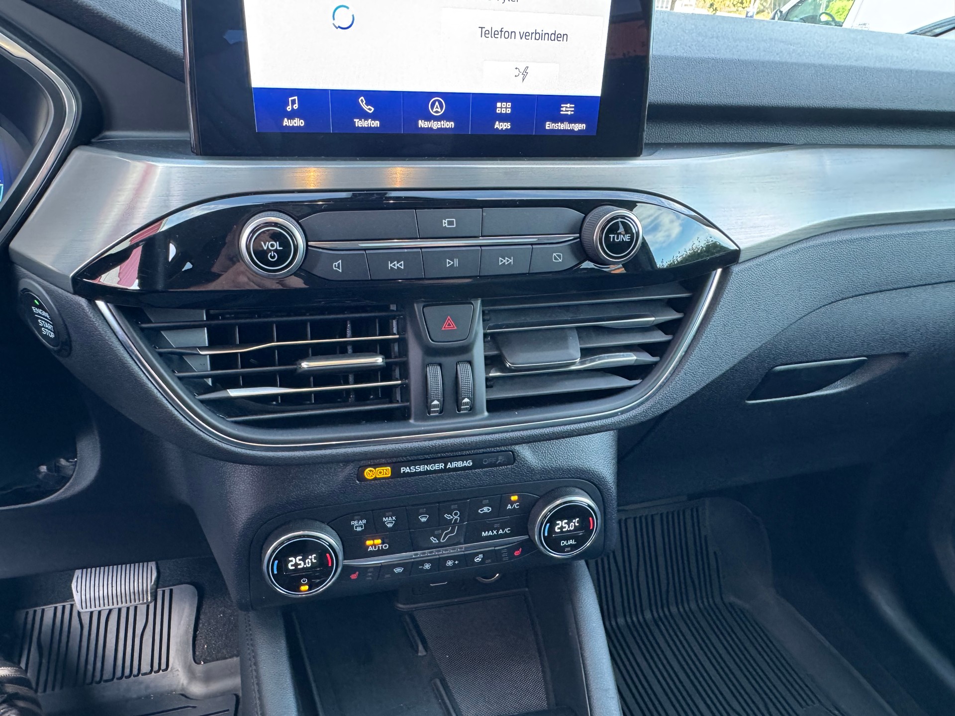 FORD Kuga 2.5 FHEV Titanium 4WD-image-6