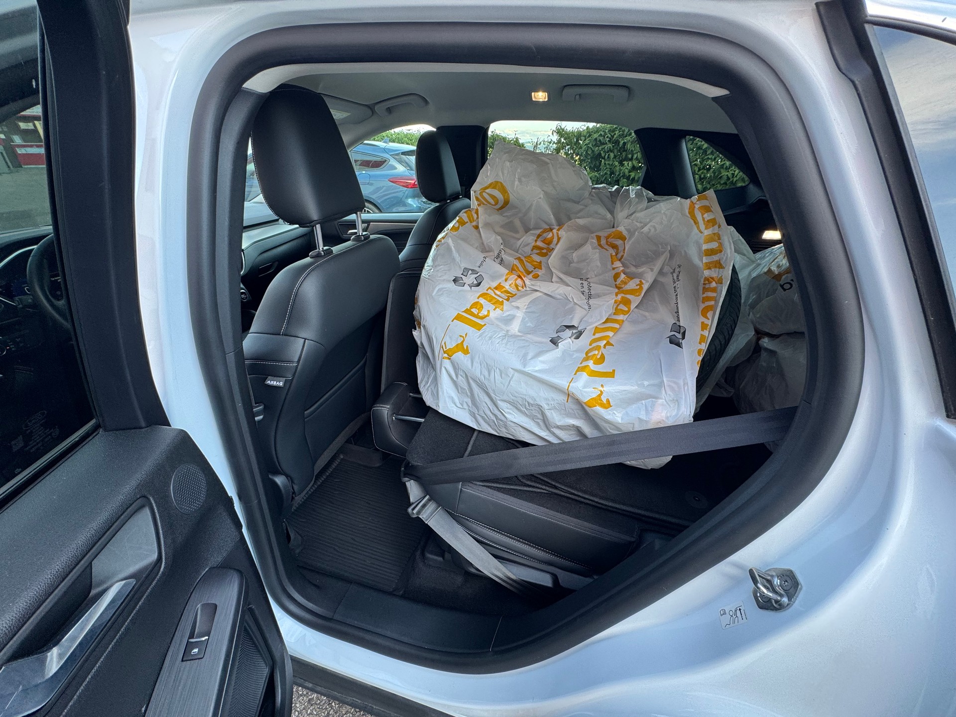 FORD Kuga 2.5 FHEV Titanium 4WD-image-8