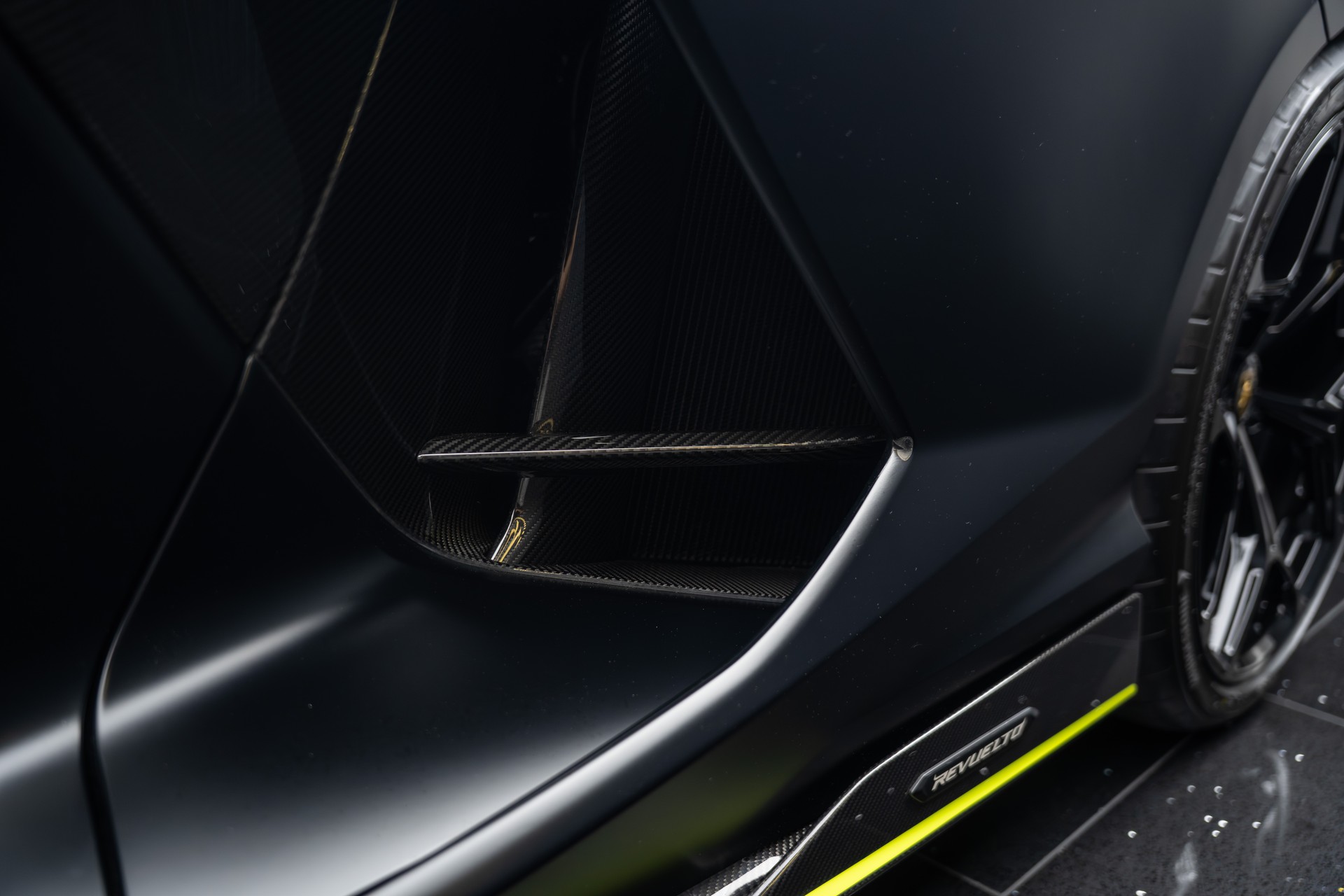 LAMBORGHINI Revuelto HPEV-image-24