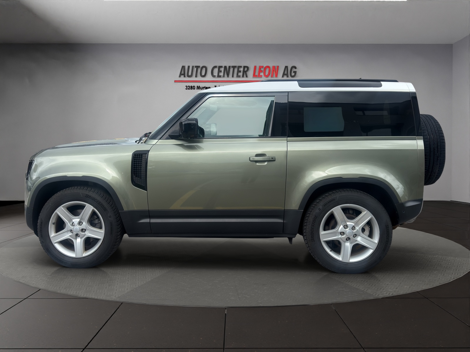 LAND ROVER Defender 90 3.0D I6 250 SE AT8-showroom-element-2