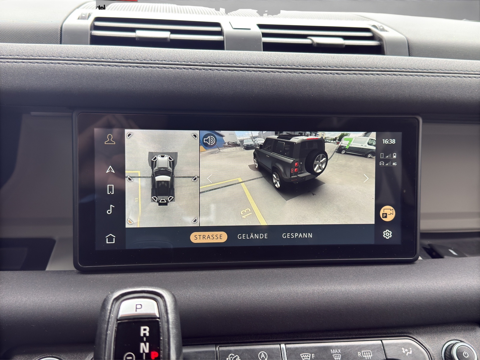 LAND ROVER Defender 90 3.0D I6 250 SE AT8-image-16