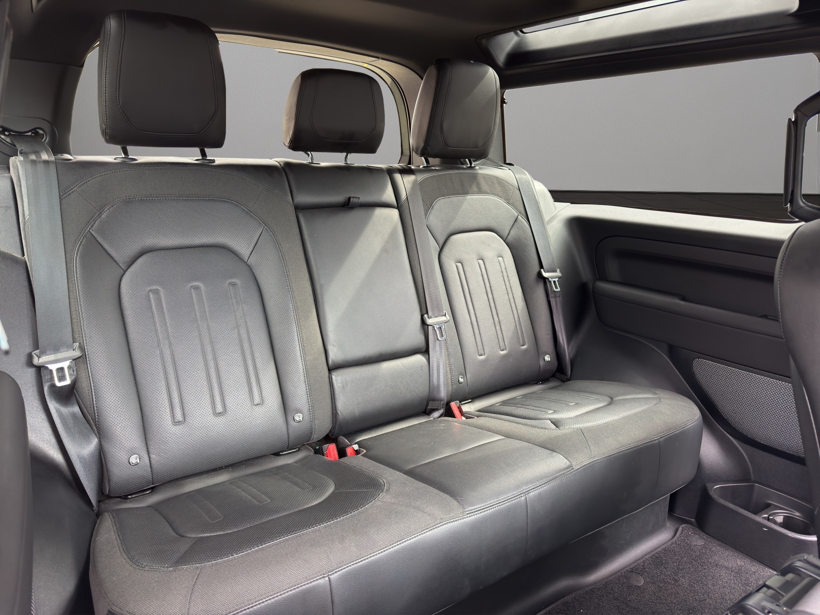 LAND ROVER Defender 90 3.0D I6 250 SE AT8-image-11