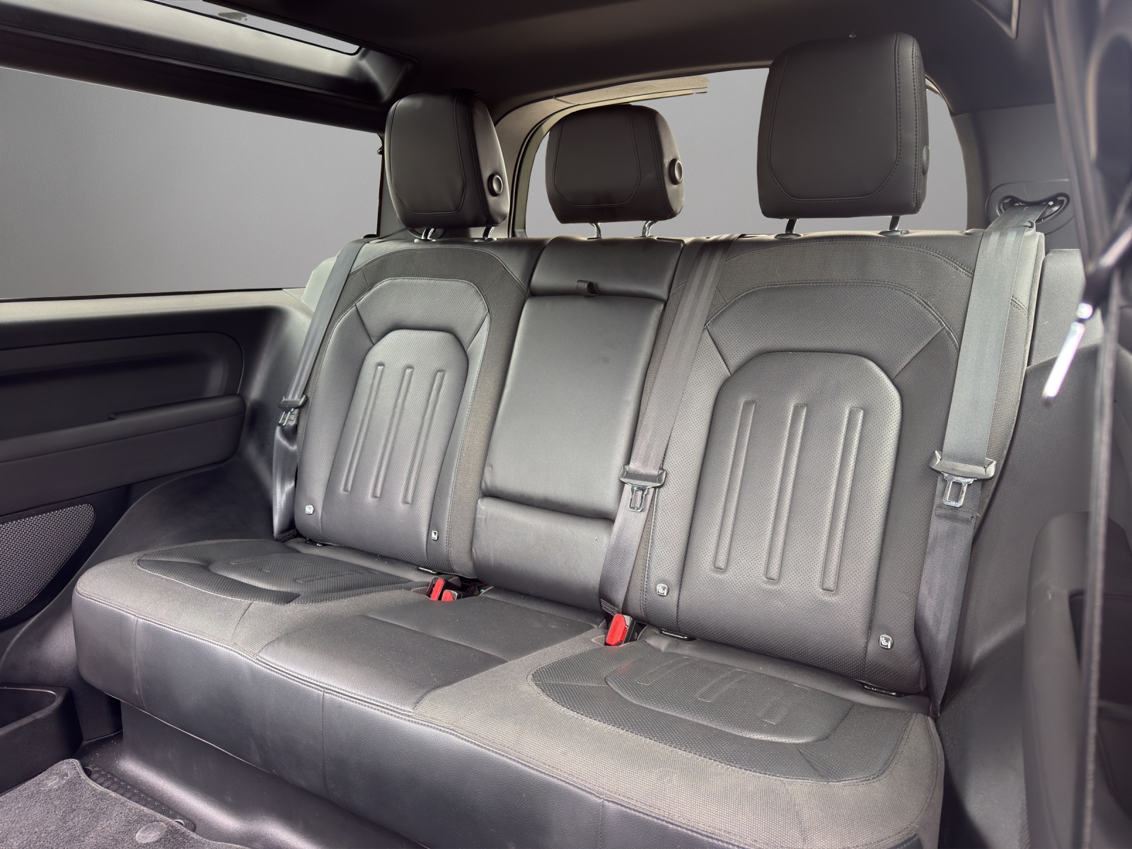 LAND ROVER Defender 90 3.0D I6 250 SE AT8-image-12