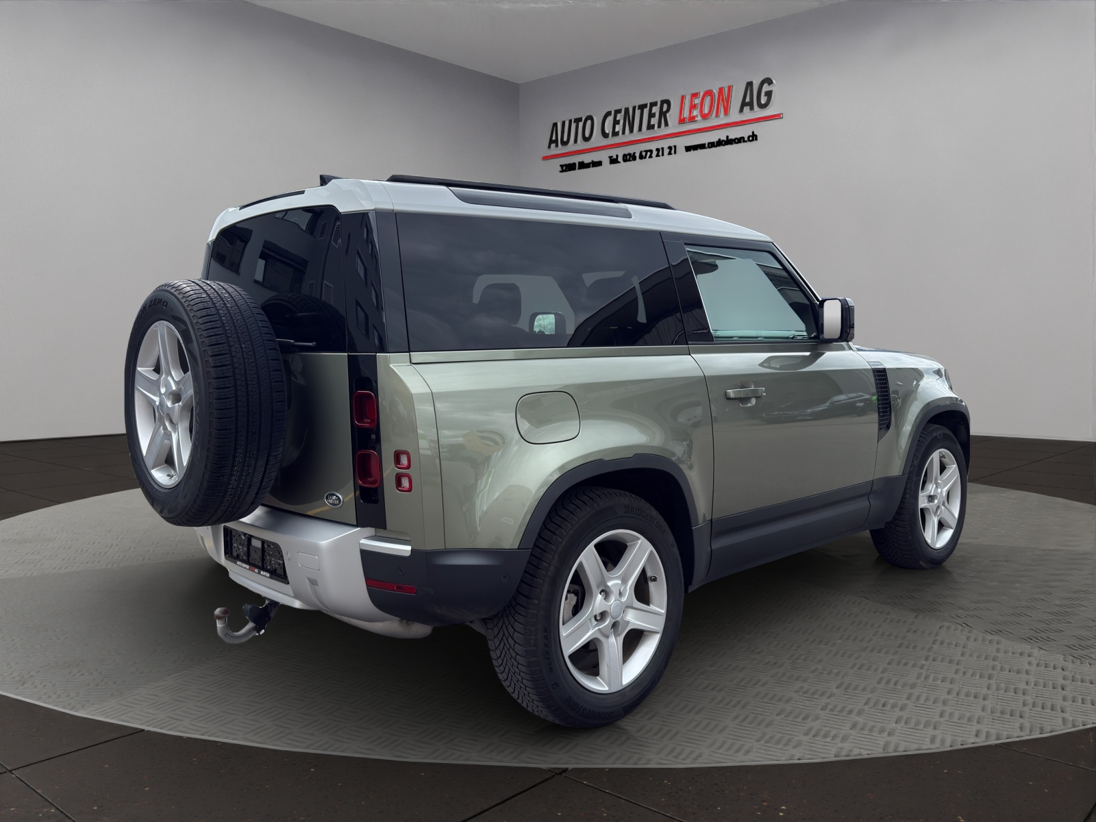 LAND ROVER Defender 90 3.0D I6 250 SE AT8-image-5