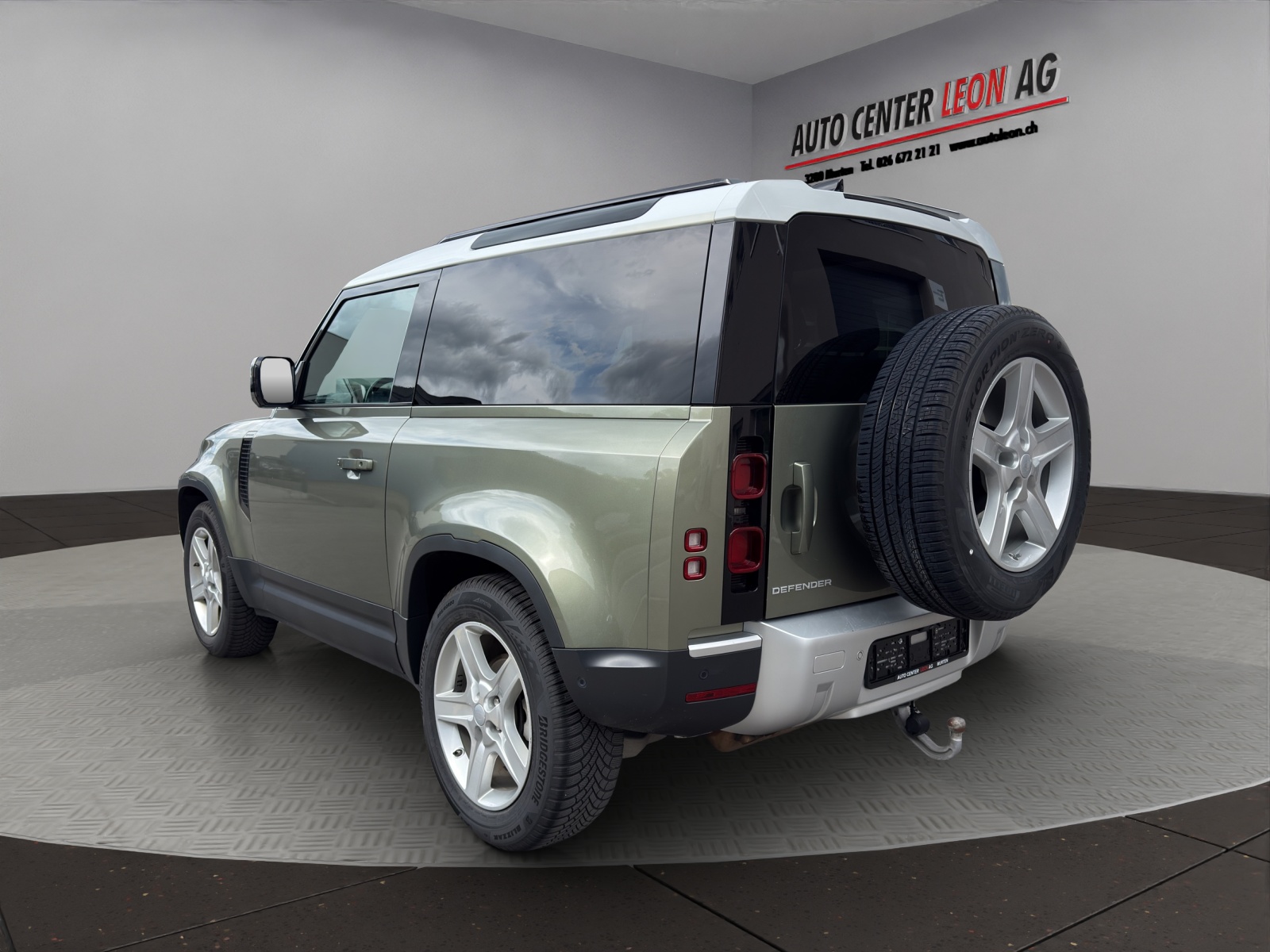 LAND ROVER Defender 90 3.0D I6 250 SE AT8-showroom-element-3