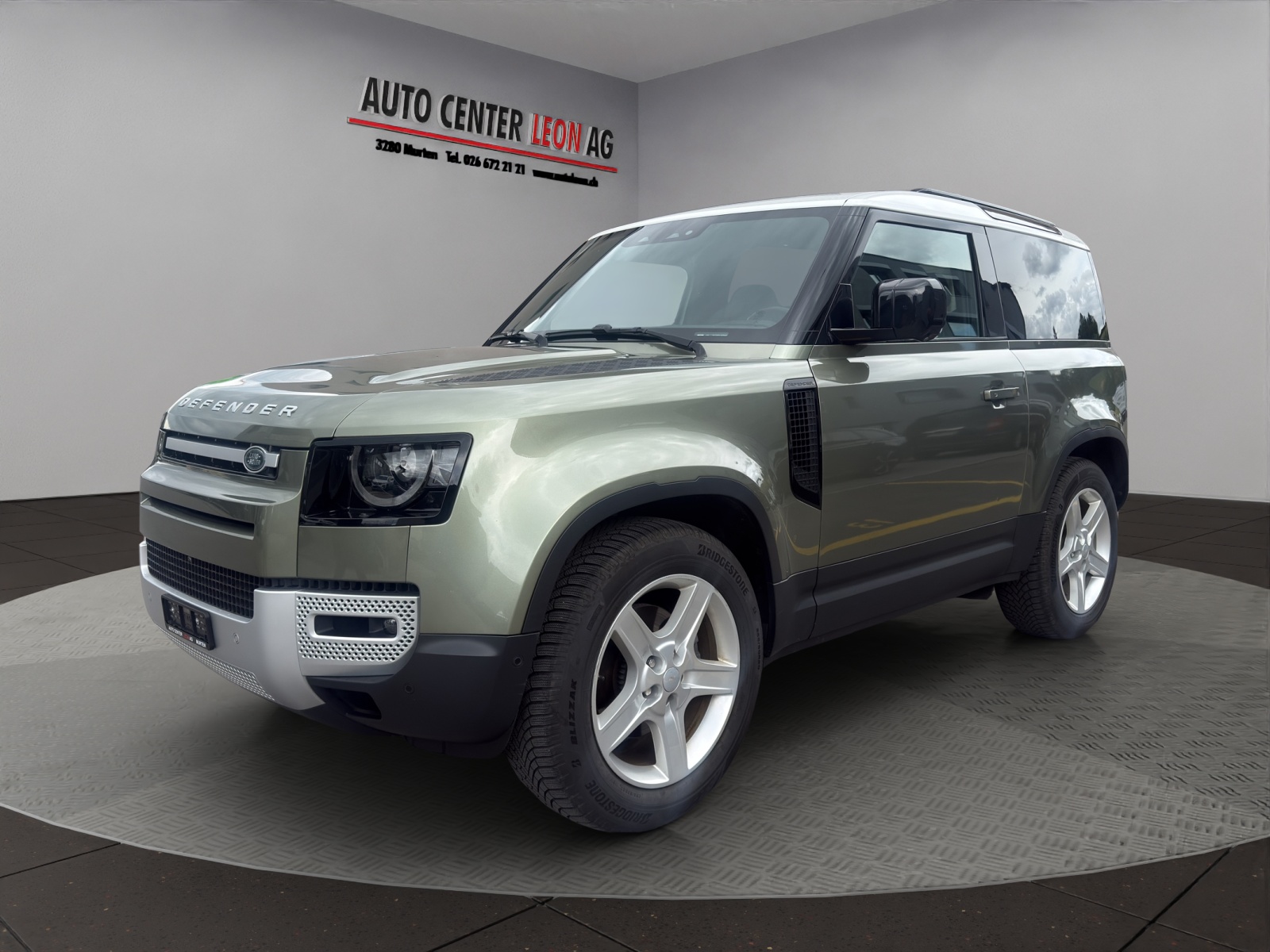 LAND ROVER Defender 90 3.0D I6 250 SE AT8-showroom-element-1
