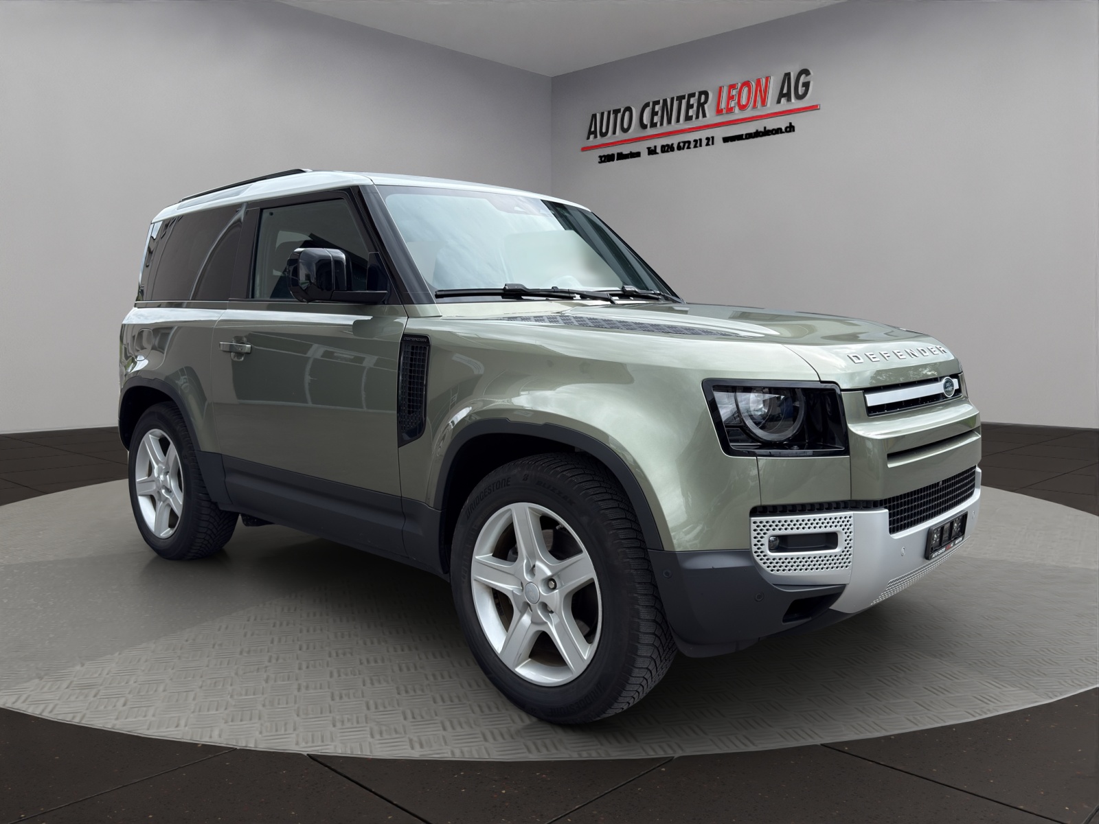 LAND ROVER Defender 90 3.0D I6 250 SE AT8-image-7