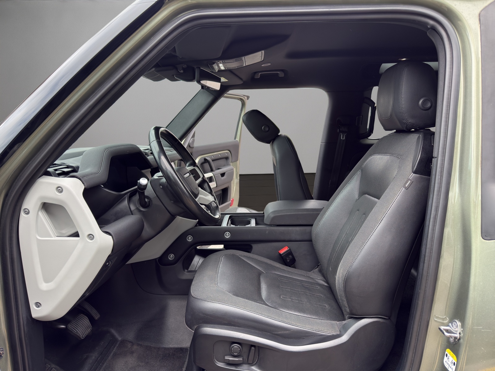 LAND ROVER Defender 90 3.0D I6 250 SE AT8-image-14