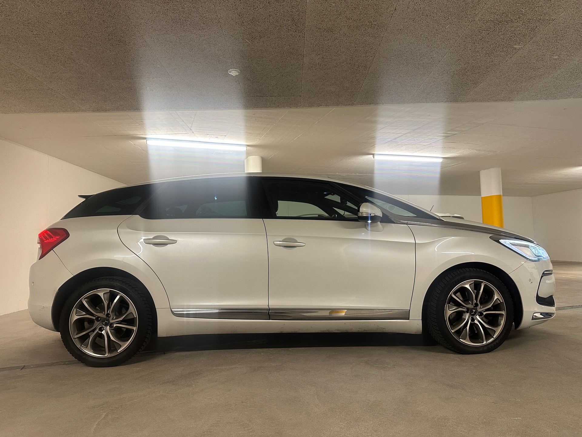 DS AUTOMOBILES 2.0 BlueHDi 180 So Chic-image-3