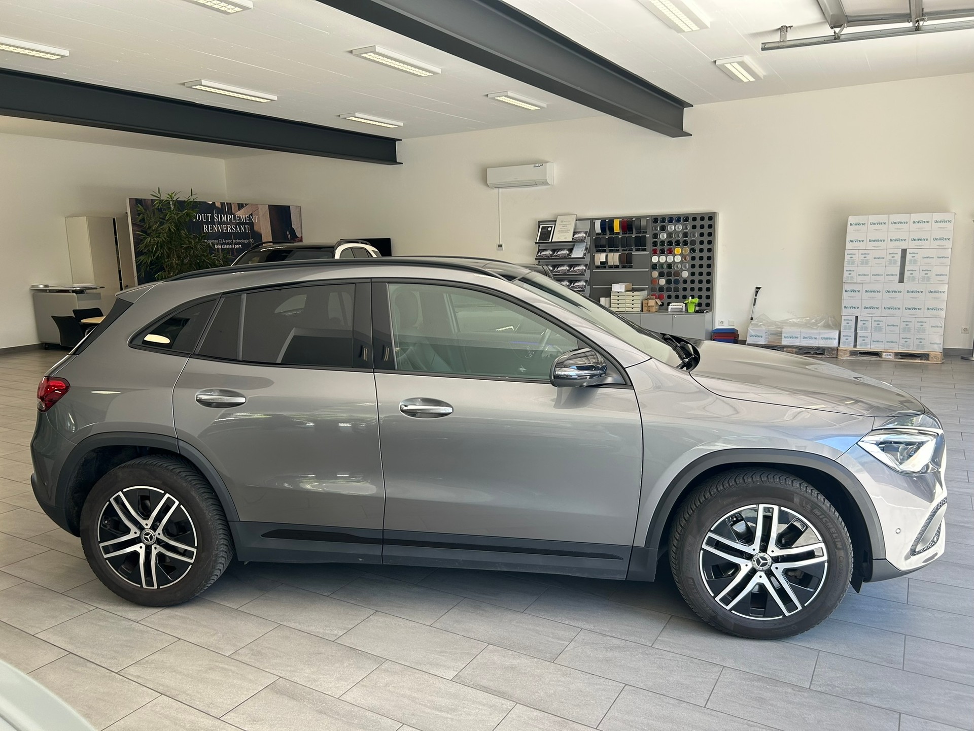 MERCEDES-BENZ GLA 220d 4Matic Progressive 8G-DCT-showroom-element-3