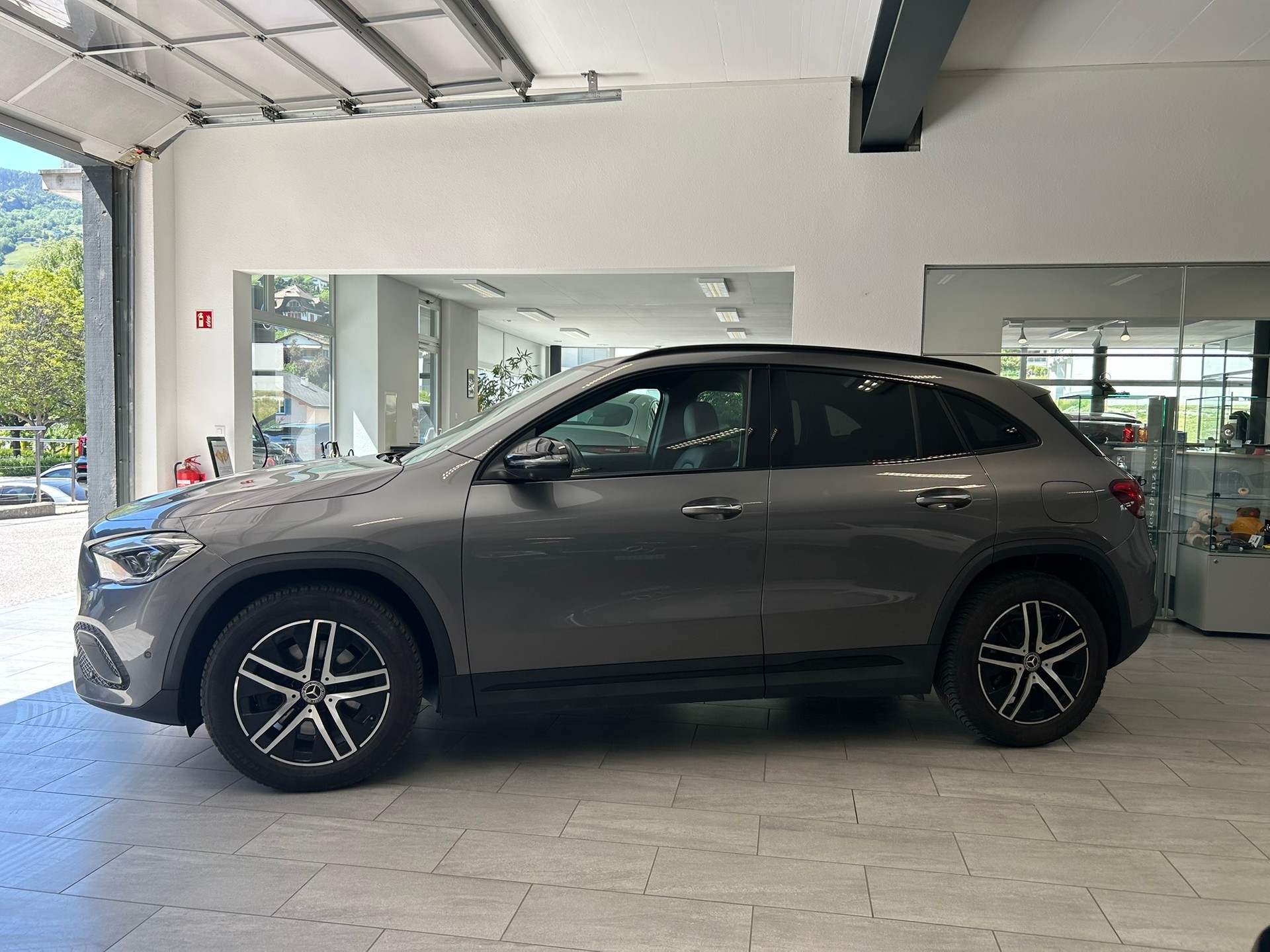 MERCEDES-BENZ GLA 220d 4Matic Progressive 8G-DCT-image-6
