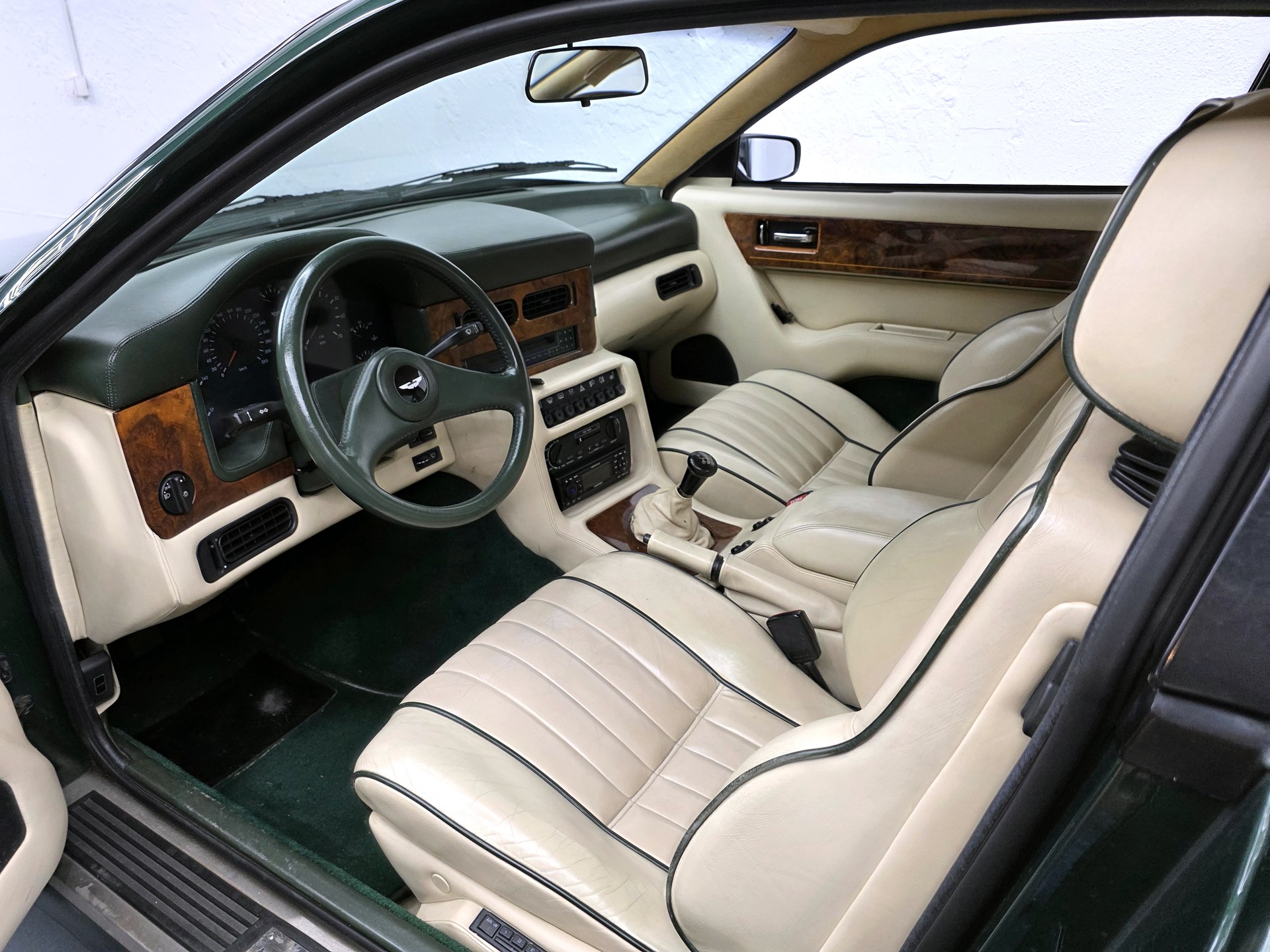 ASTON MARTIN Virage Saloon-image-10