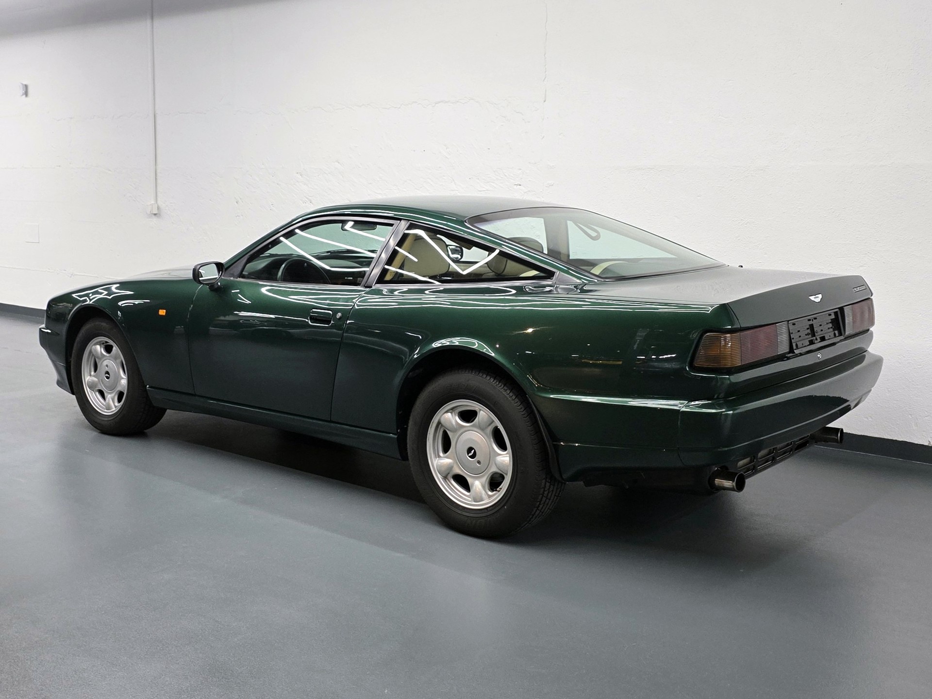ASTON MARTIN Virage Saloon-image-6