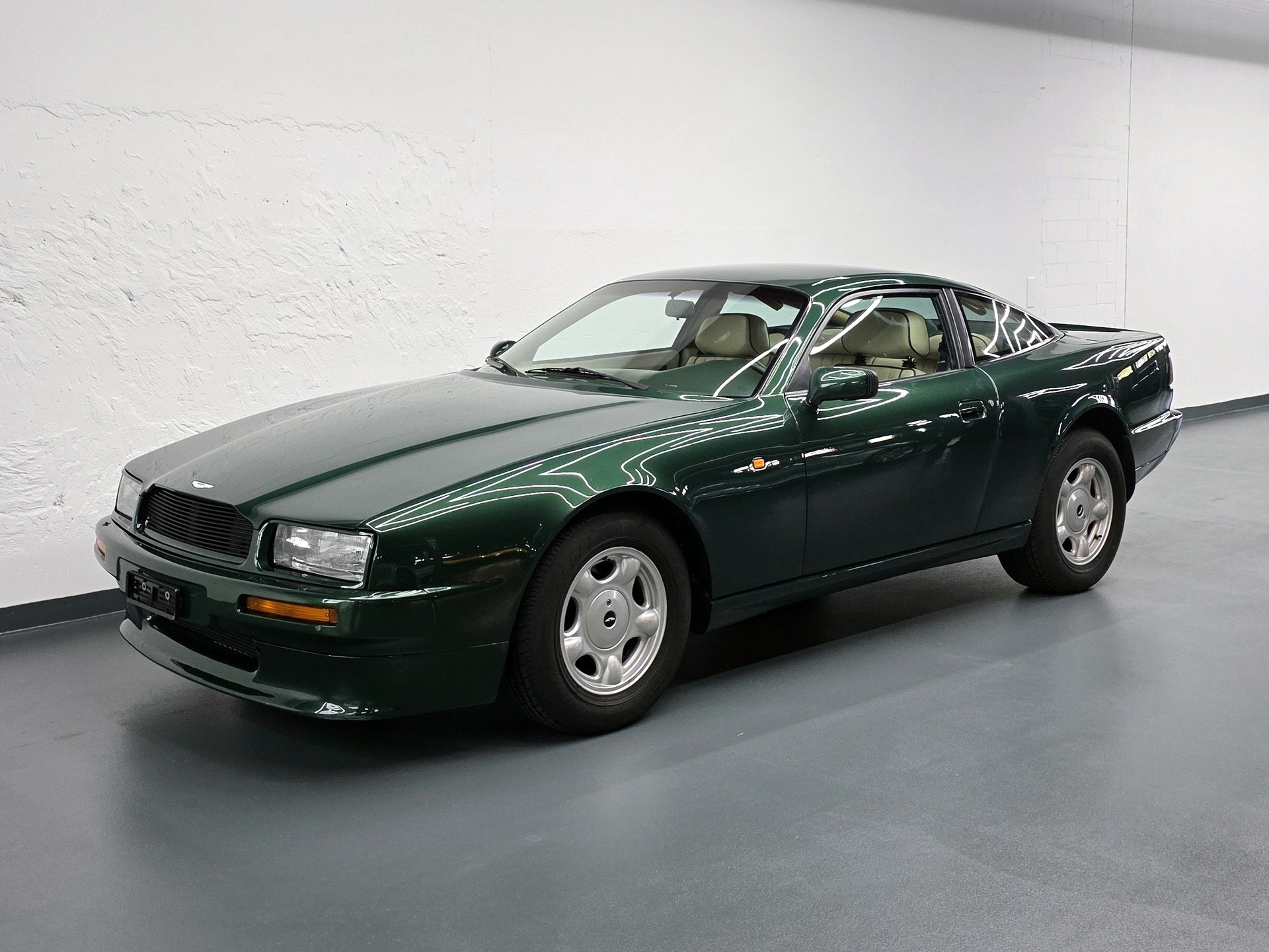 ASTON MARTIN Virage Saloon-image-5