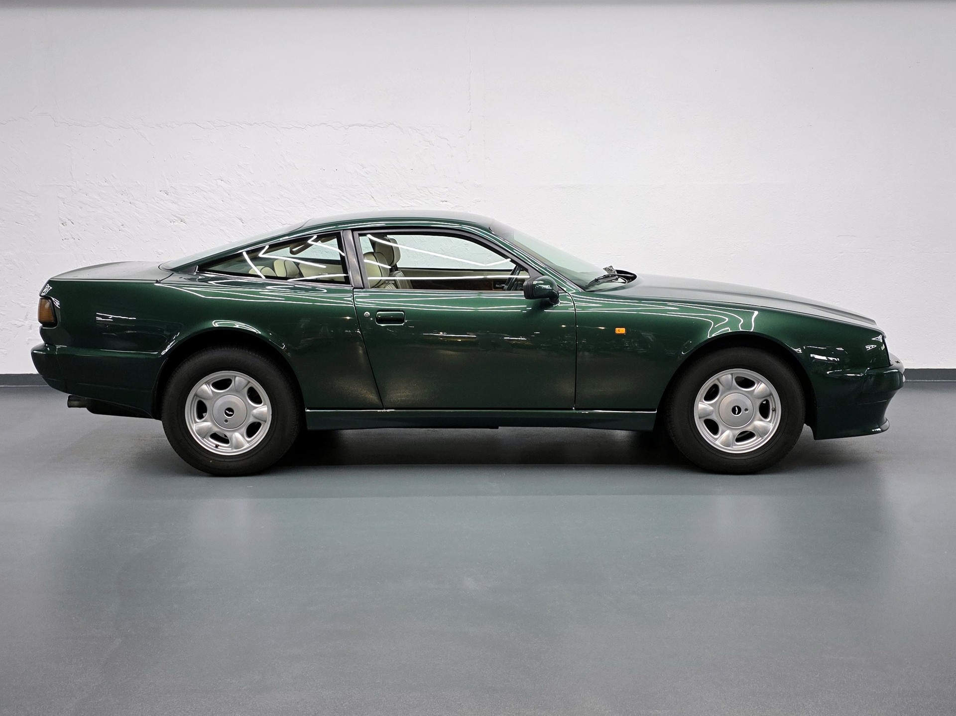 ASTON MARTIN Virage Saloon