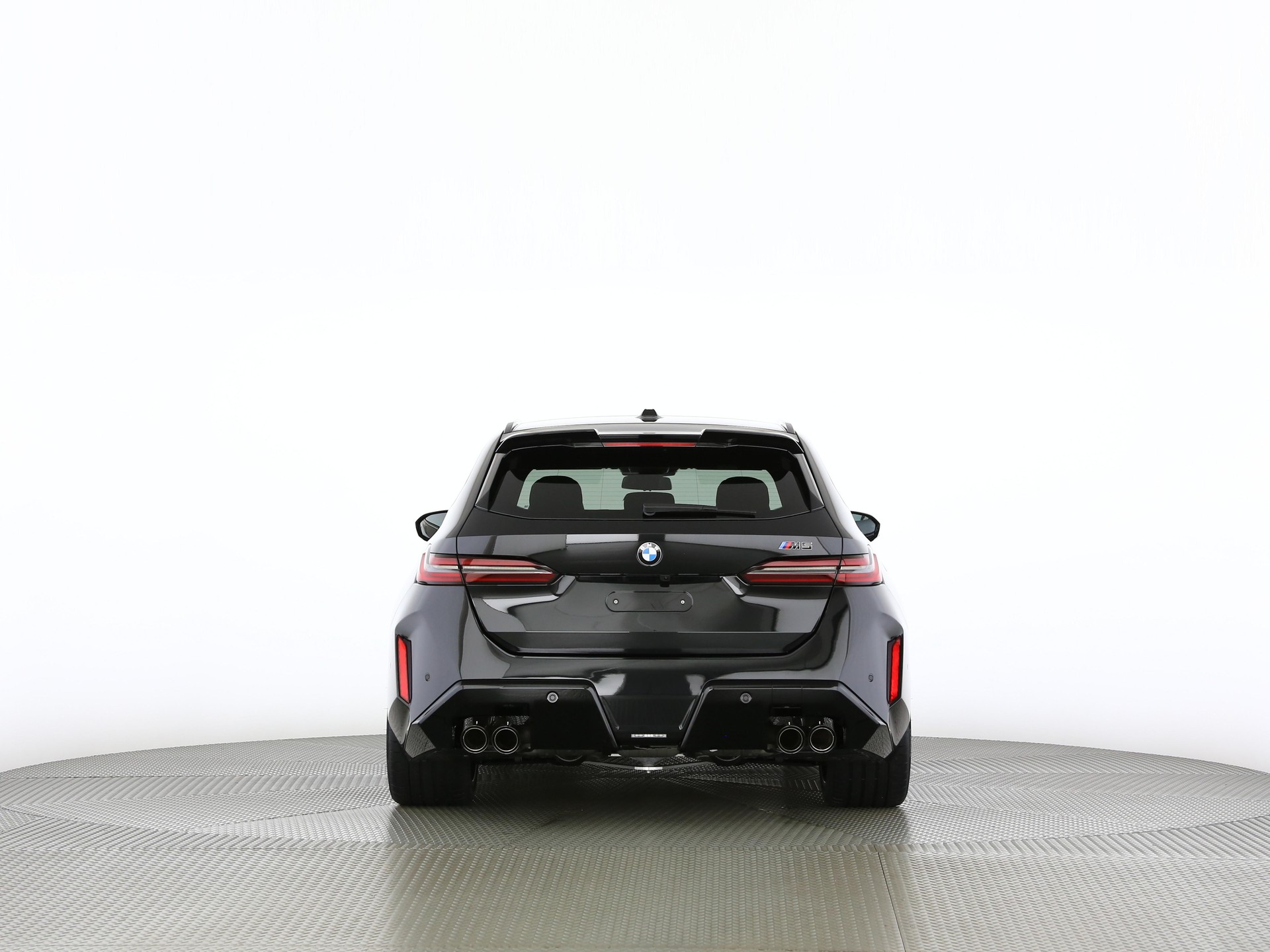 BMW M5 xDrive Touring-showroom-element-3