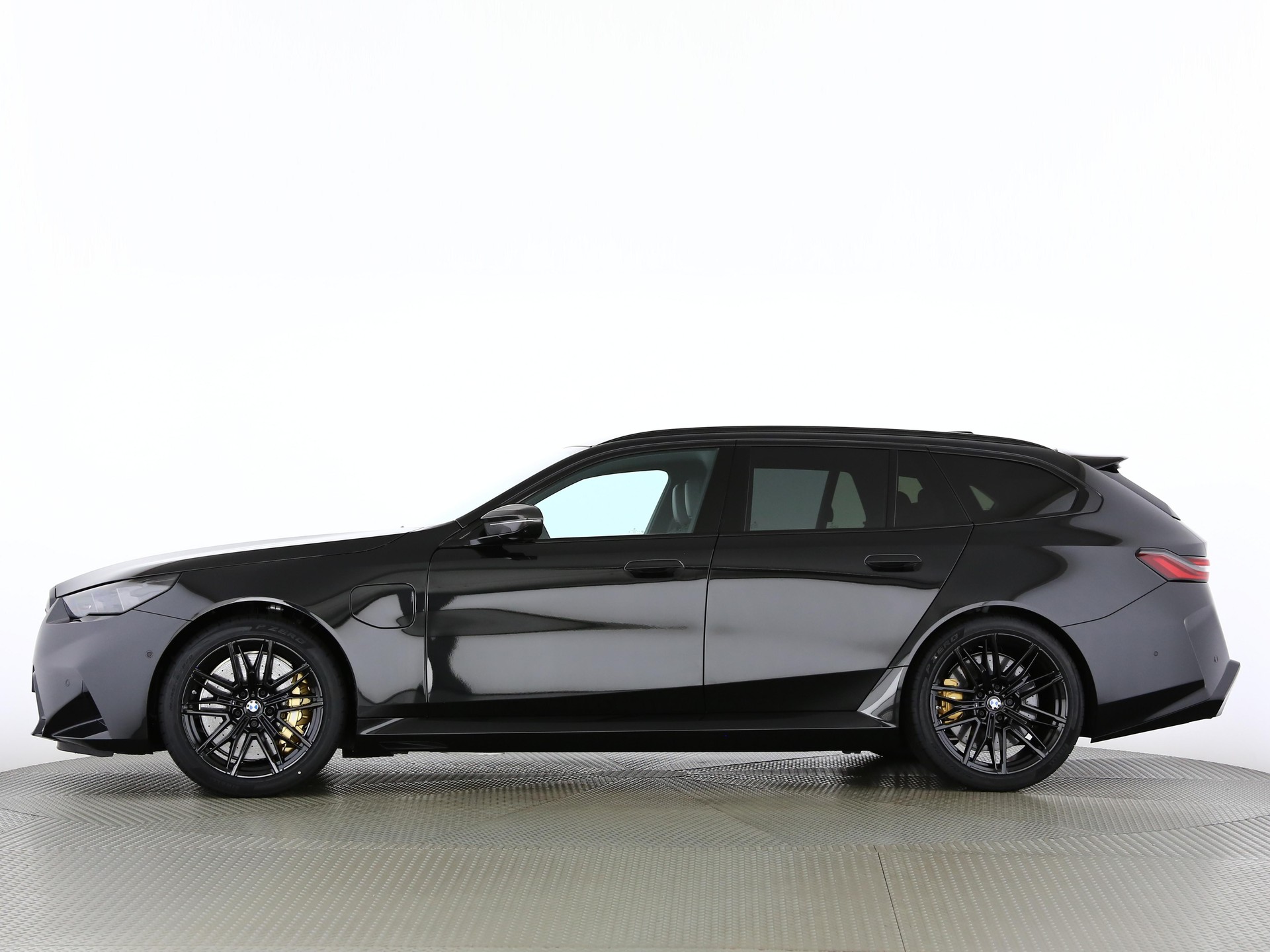 BMW M5 xDrive Touring-showroom-element-2