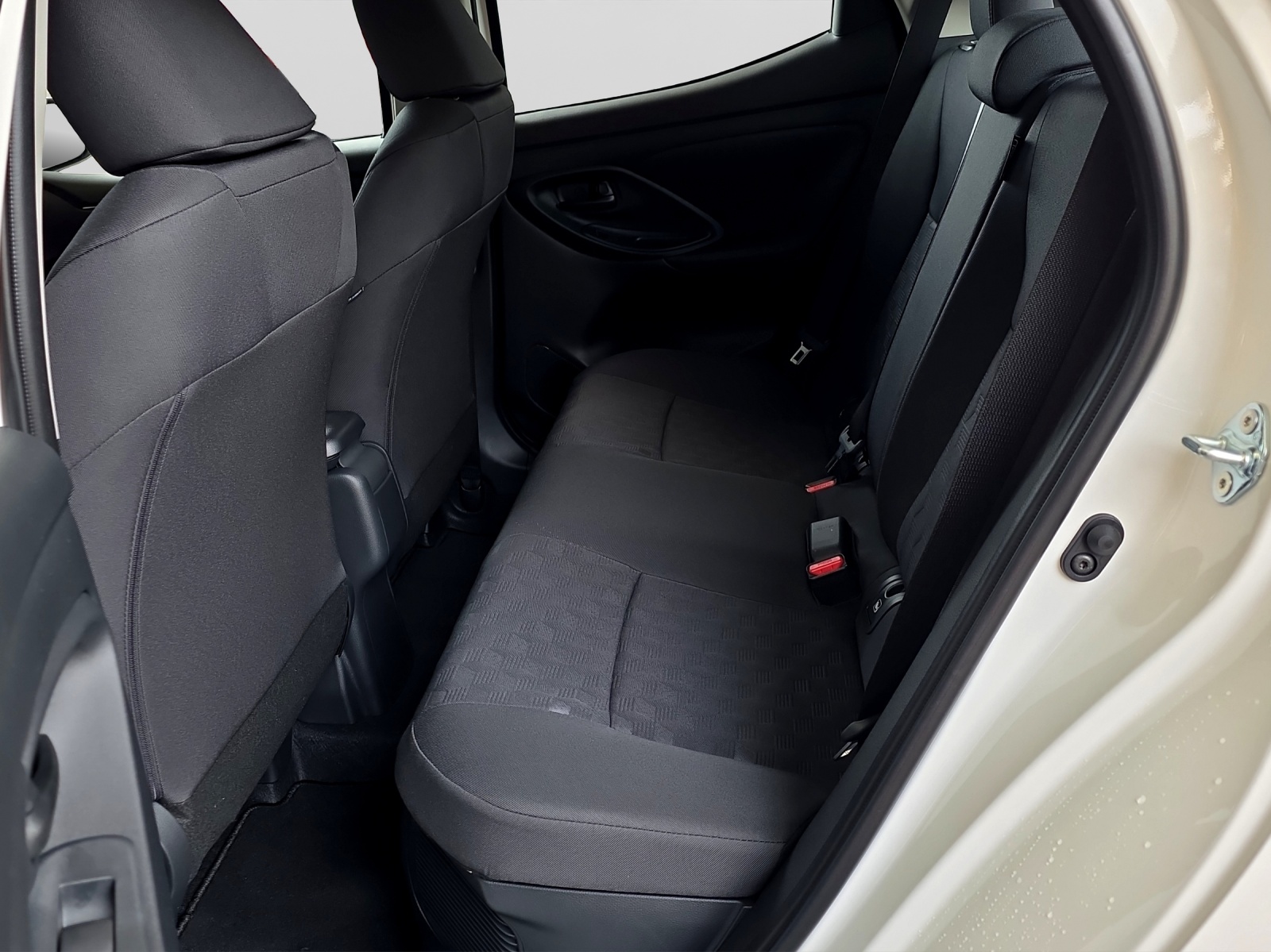 TOYOTA Yaris 1.5 VVT-i HSD Comfort-image-12