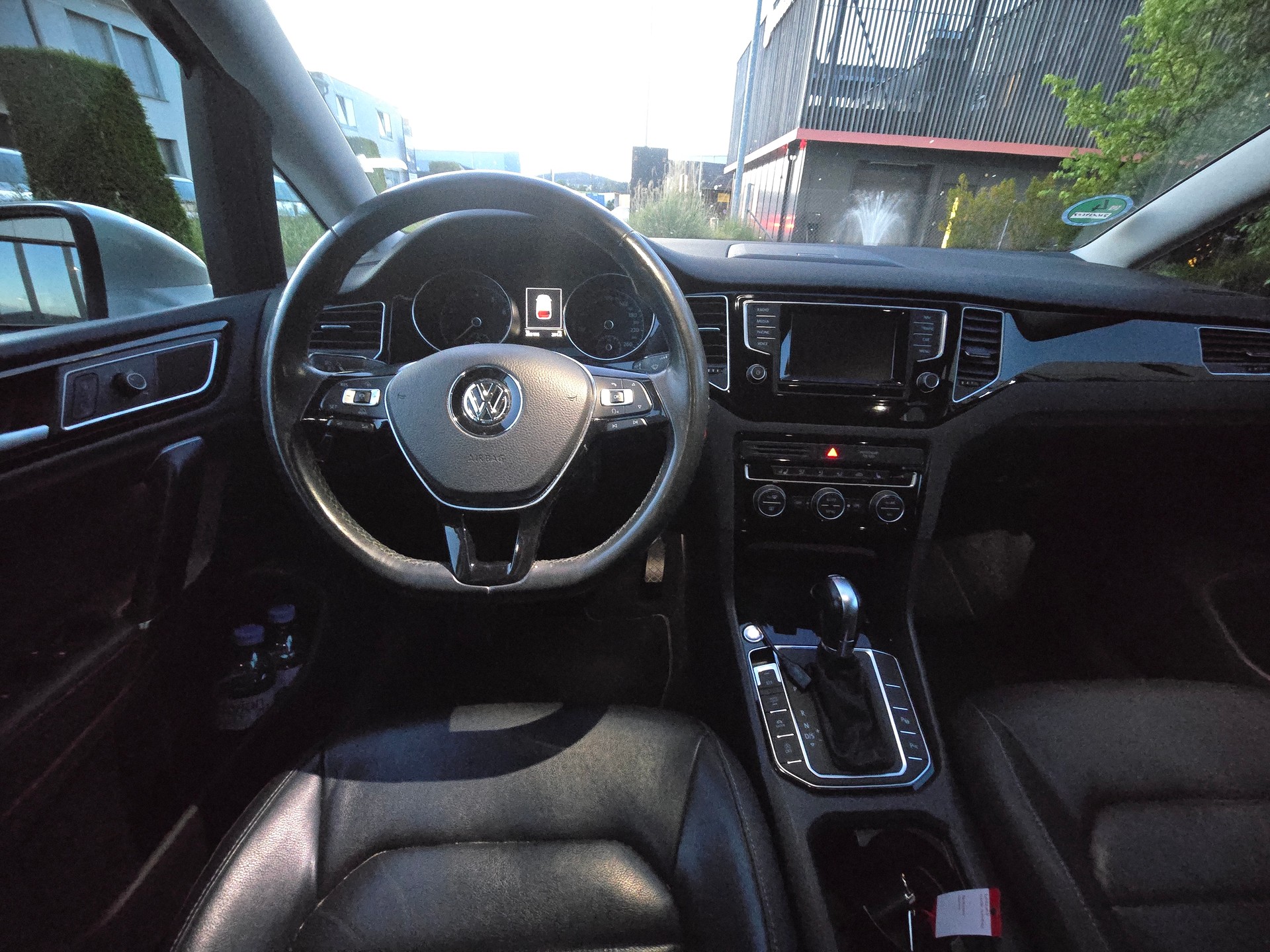 VW Golf Sportsvan 1.4 TSI Highline DSG-image-9