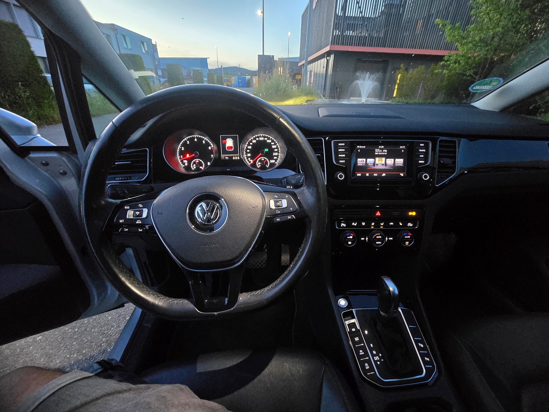 VW Golf Sportsvan 1.4 TSI Highline DSG-image-10