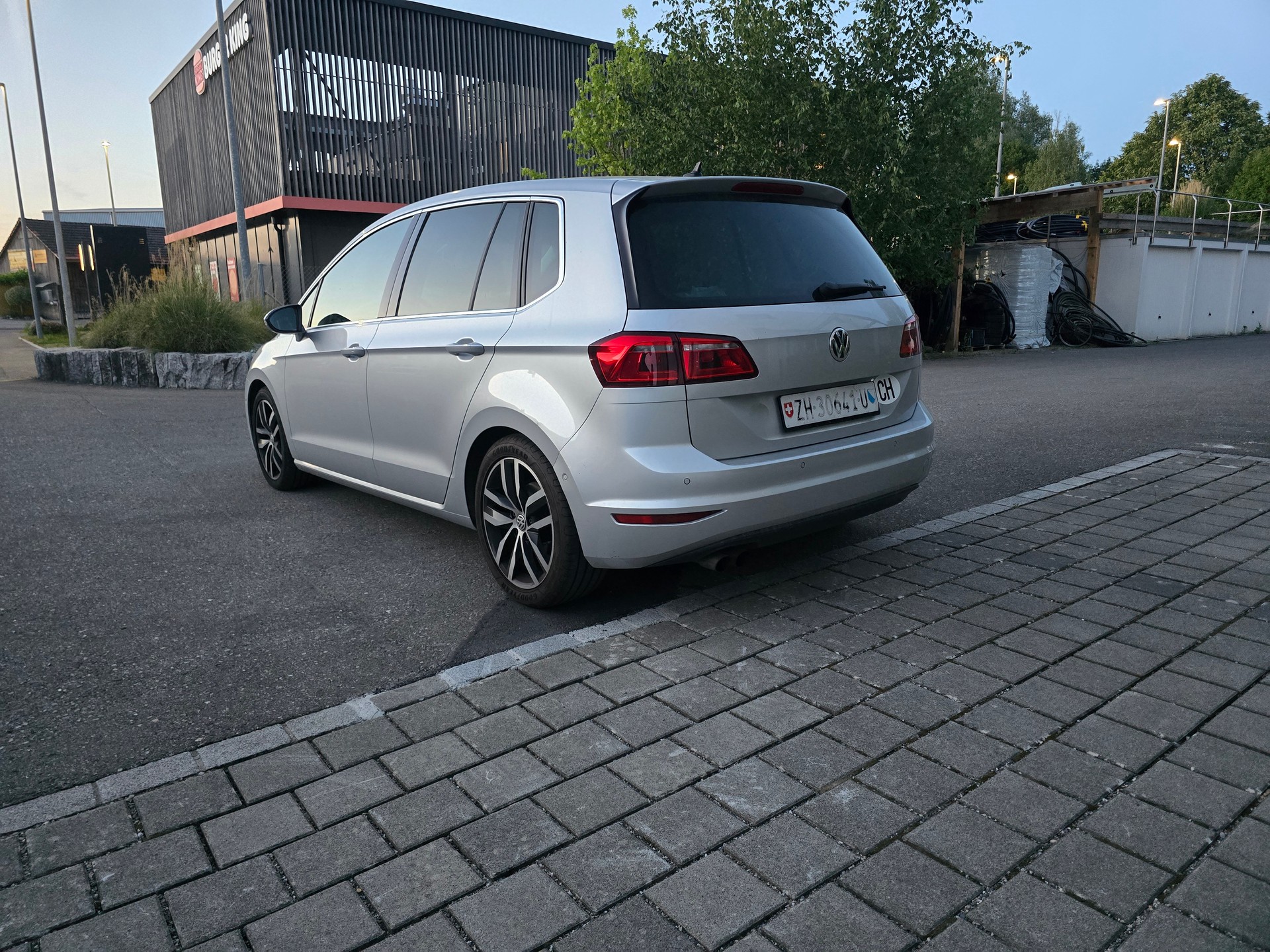 VW Golf Sportsvan 1.4 TSI Highline DSG-image-5