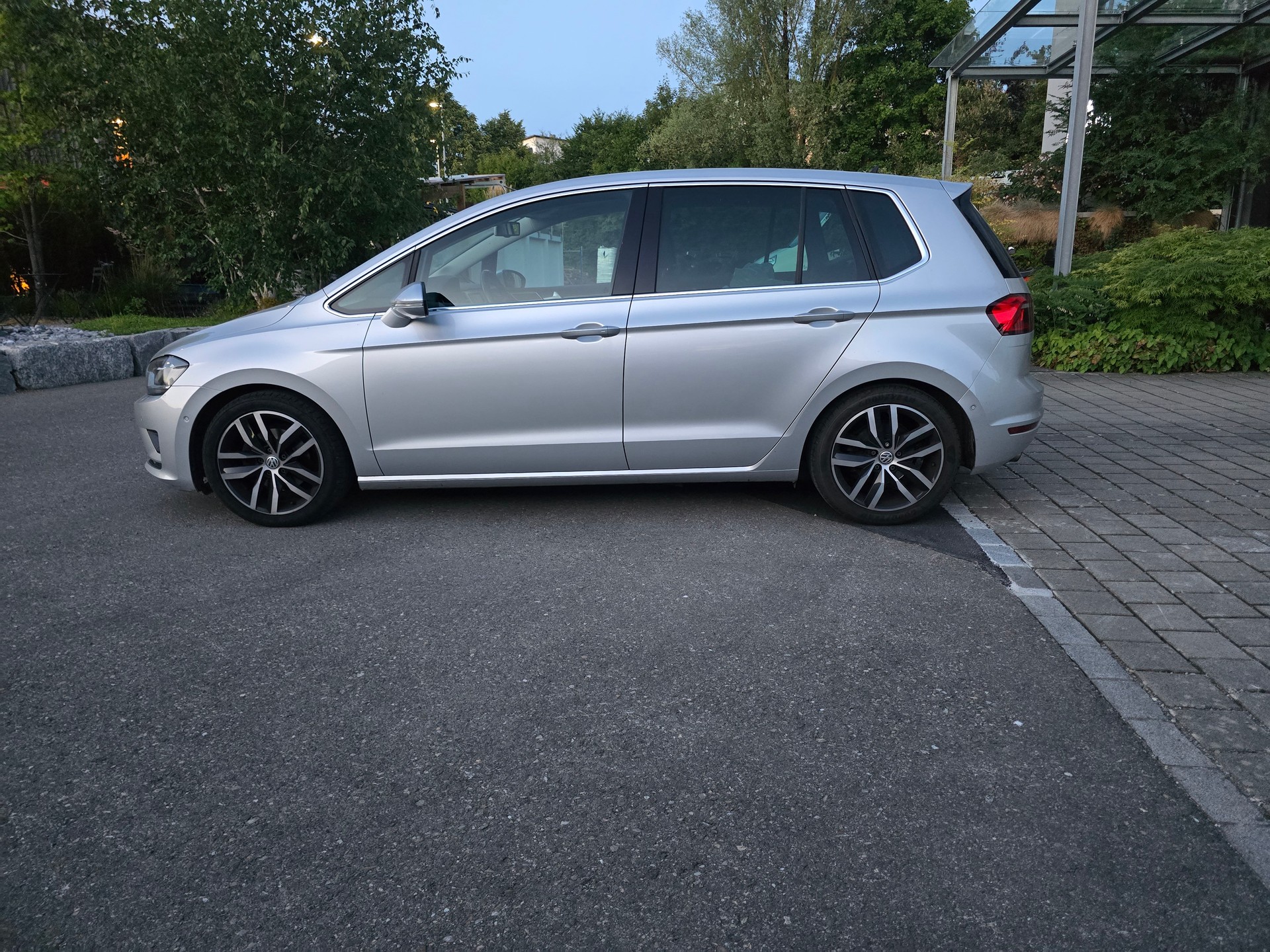 VW Golf Sportsvan 1.4 TSI Highline DSG-image-6