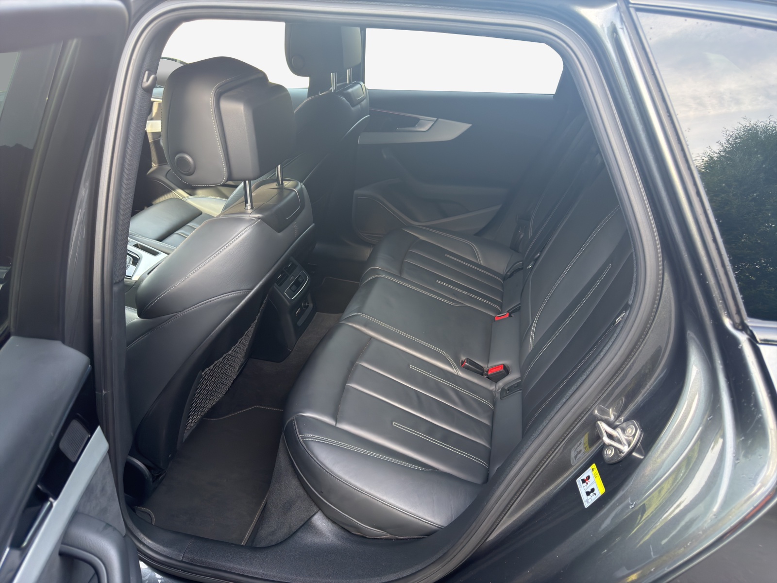AUDI A4 Avant 45 TFSI S line S-tronic quattro-image-11