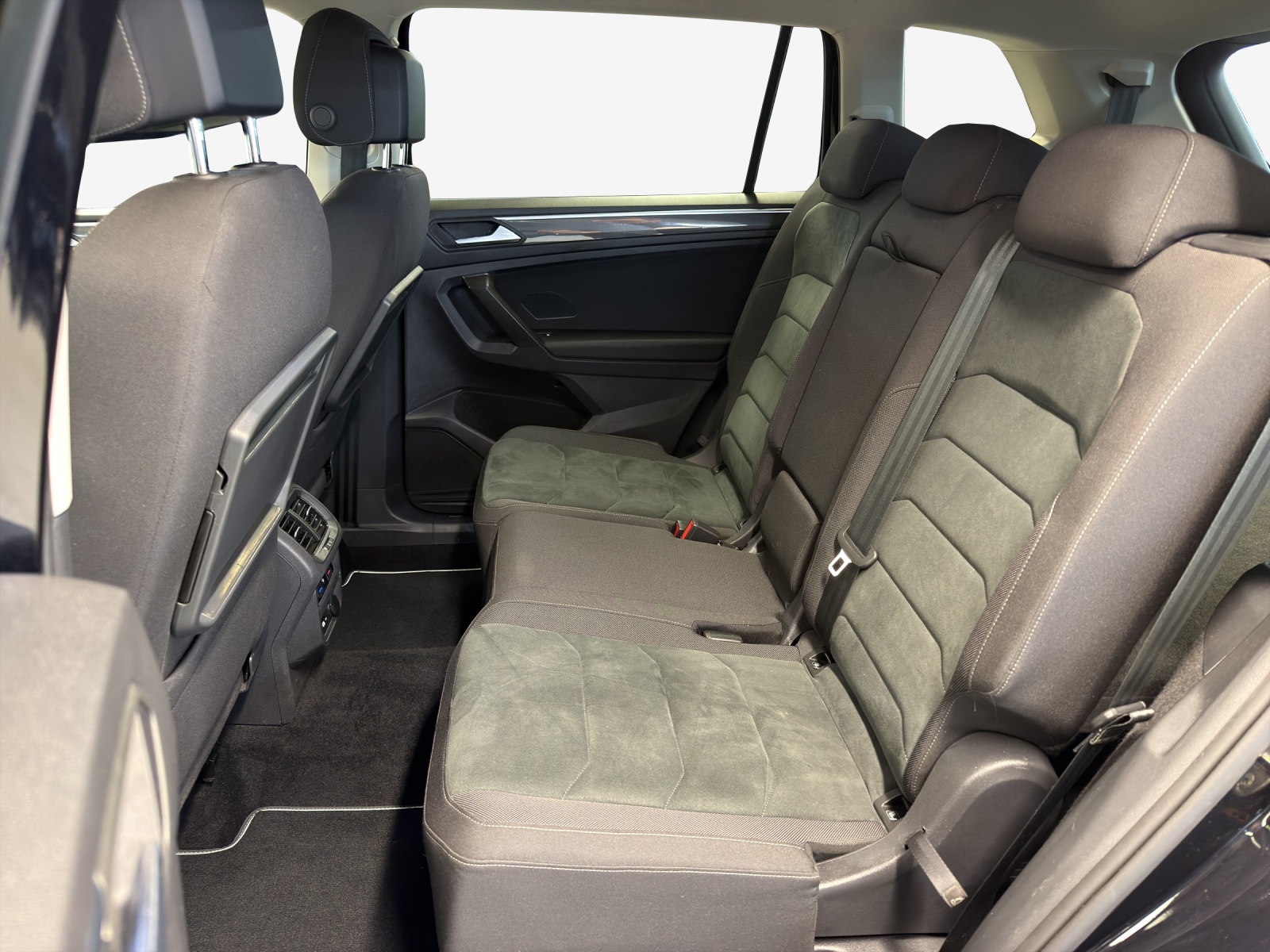 VW Tiguan Allspace 2.0TSI Highline 4Motion DSG-image-11