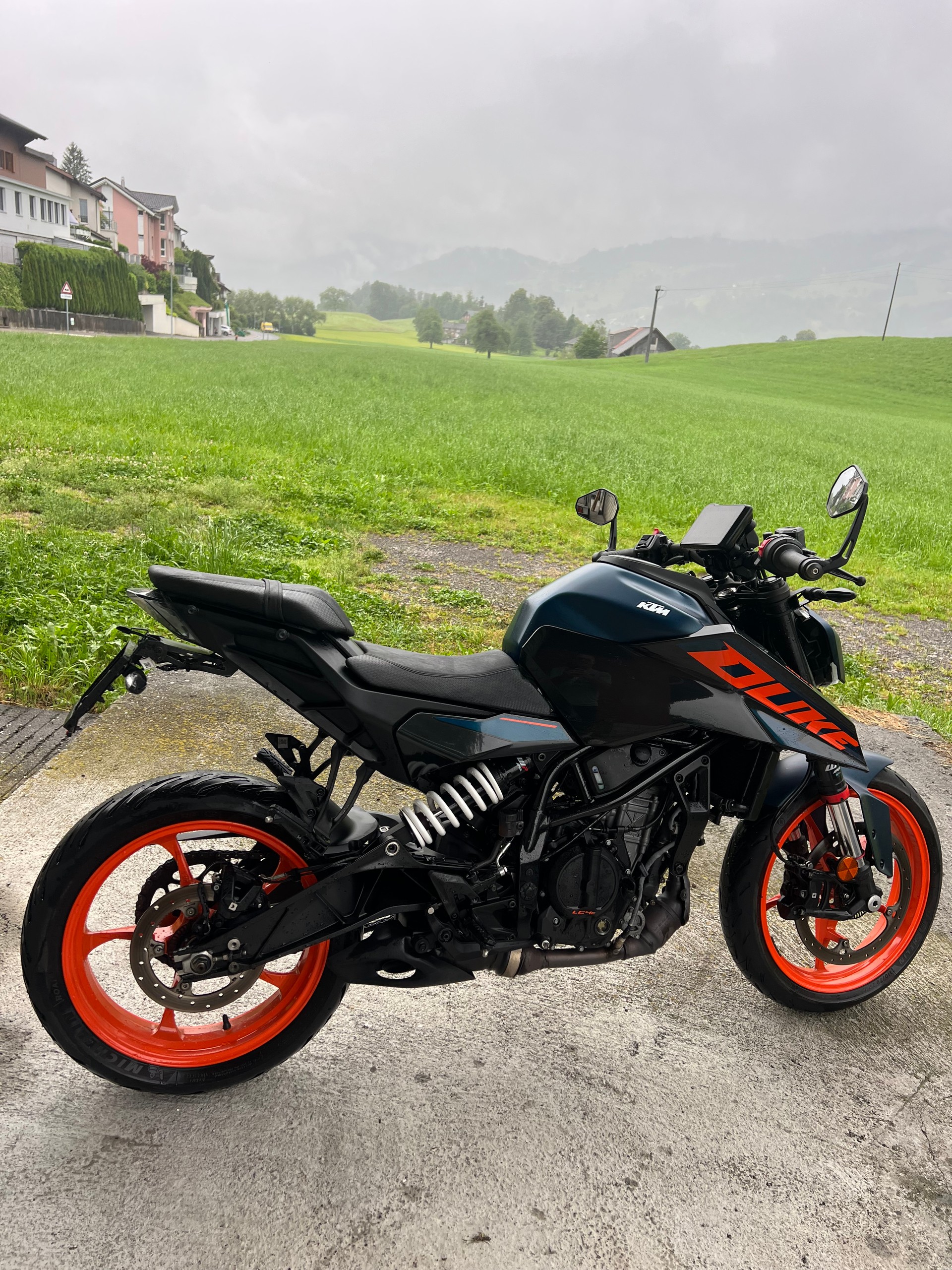 KTM 125 Duke-image-2