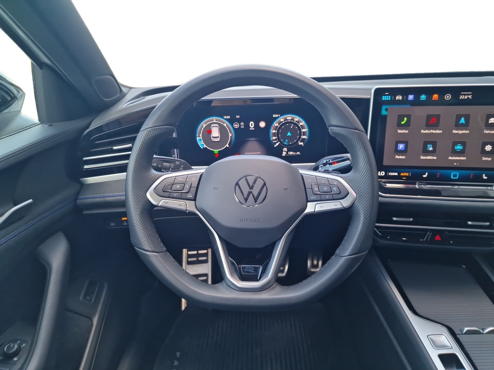 VW Passat 2.0 TDI R-Line 4Motion AHK-image-12