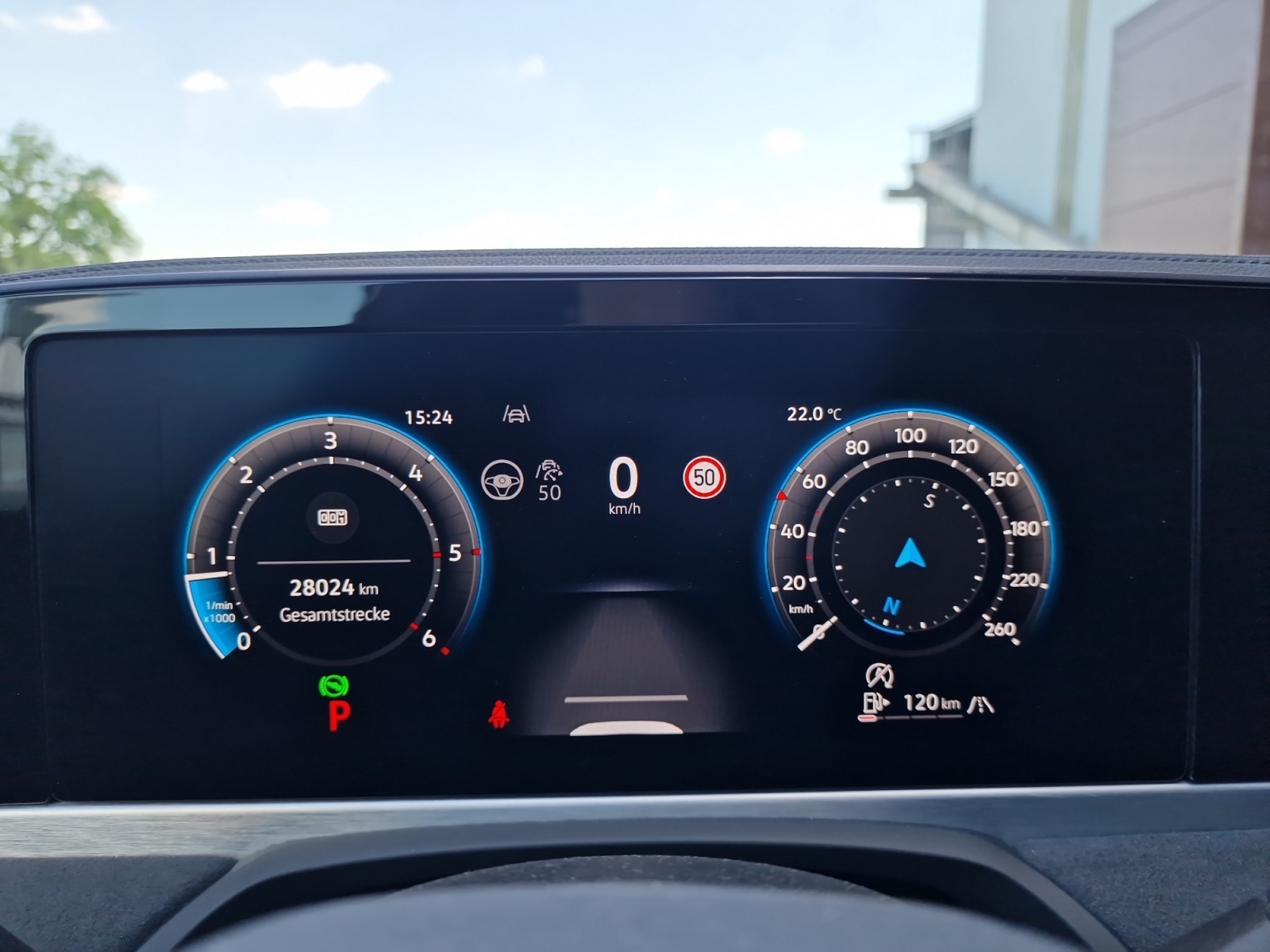 VW Passat 2.0 TDI R-Line 4Motion AHK-image-14