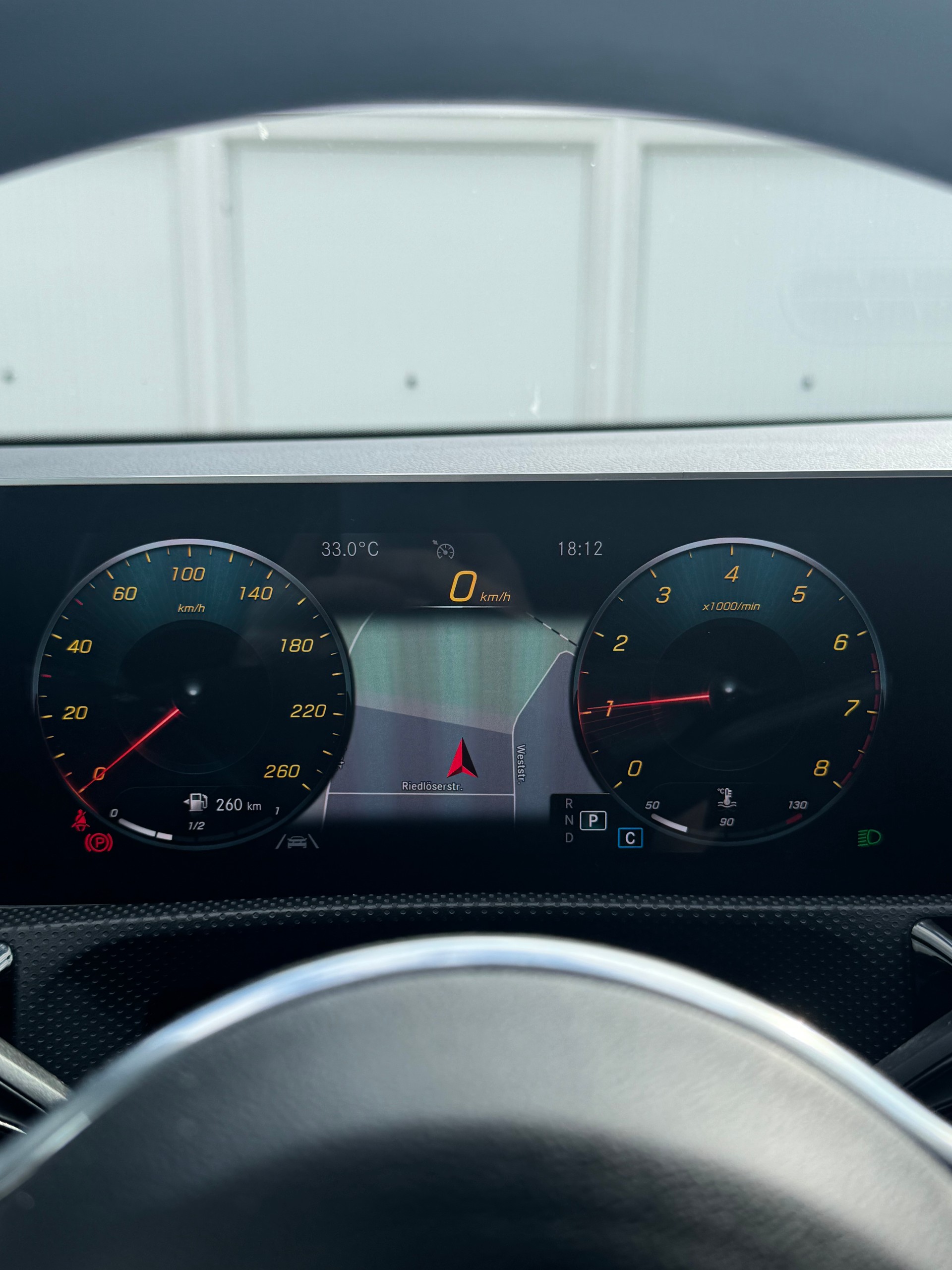 MERCEDES-BENZ CLA 200 7G-DCT-image-11