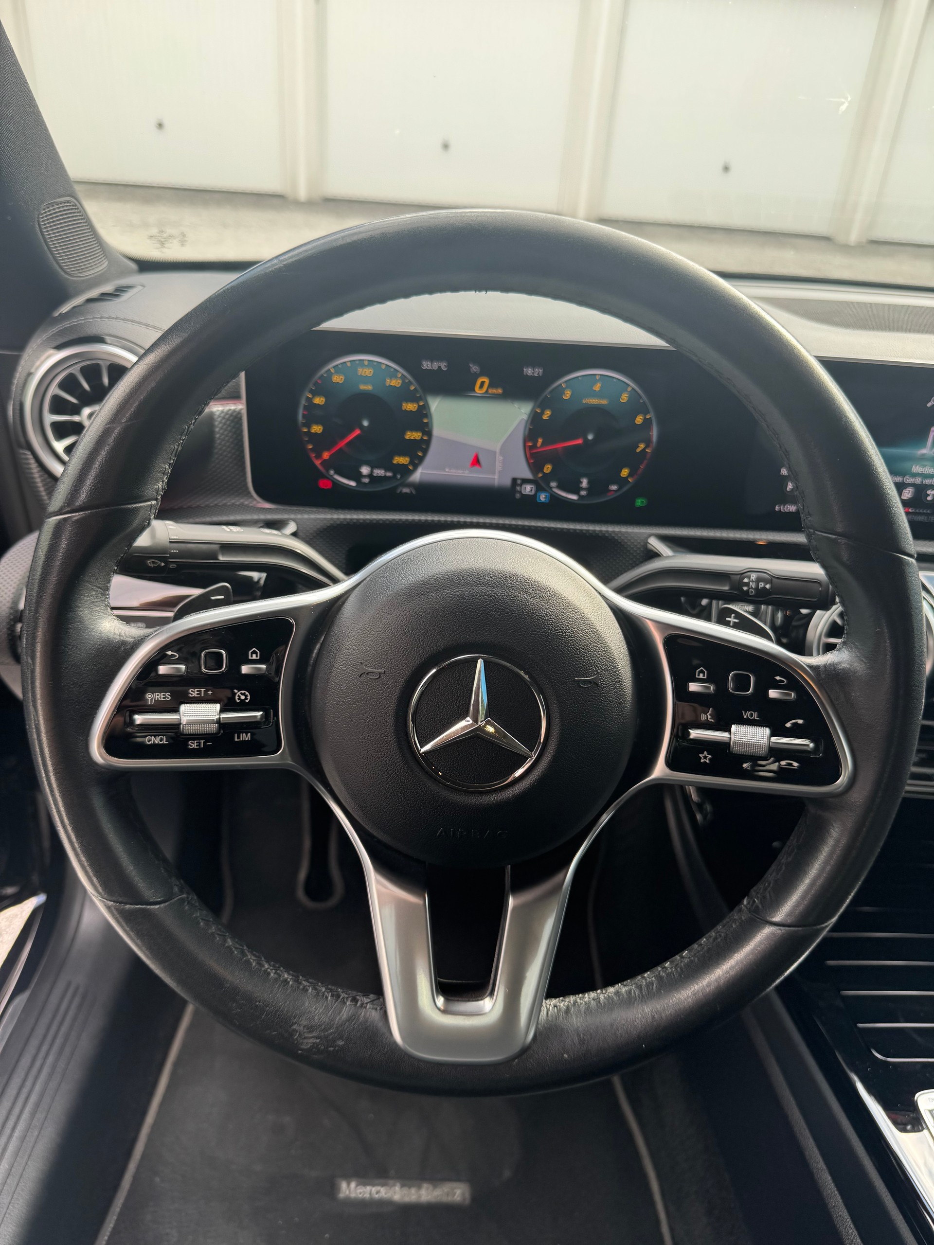 MERCEDES-BENZ CLA 200 7G-DCT-image-10