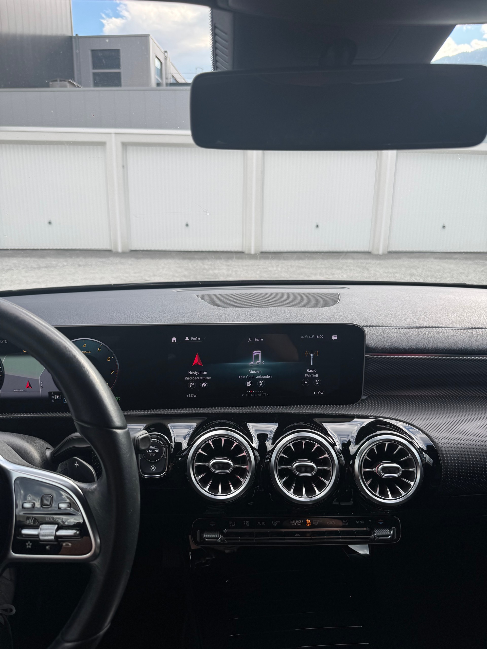 MERCEDES-BENZ CLA 200 7G-DCT-image-15