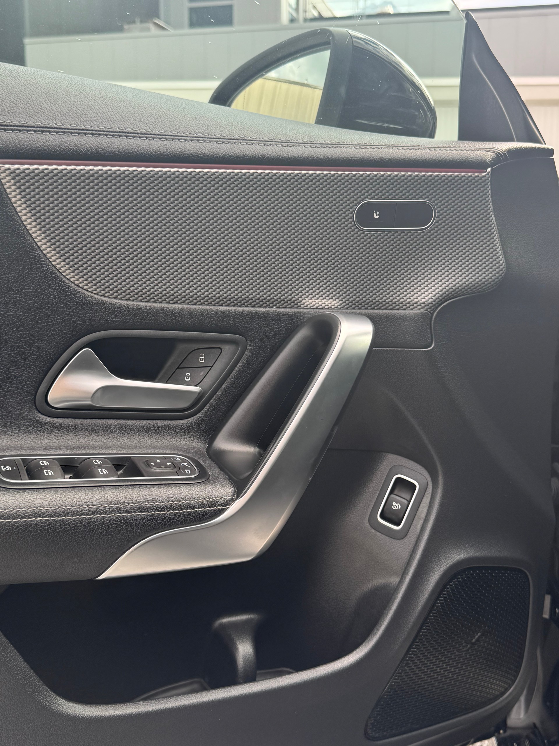 MERCEDES-BENZ CLA 200 7G-DCT-image-7